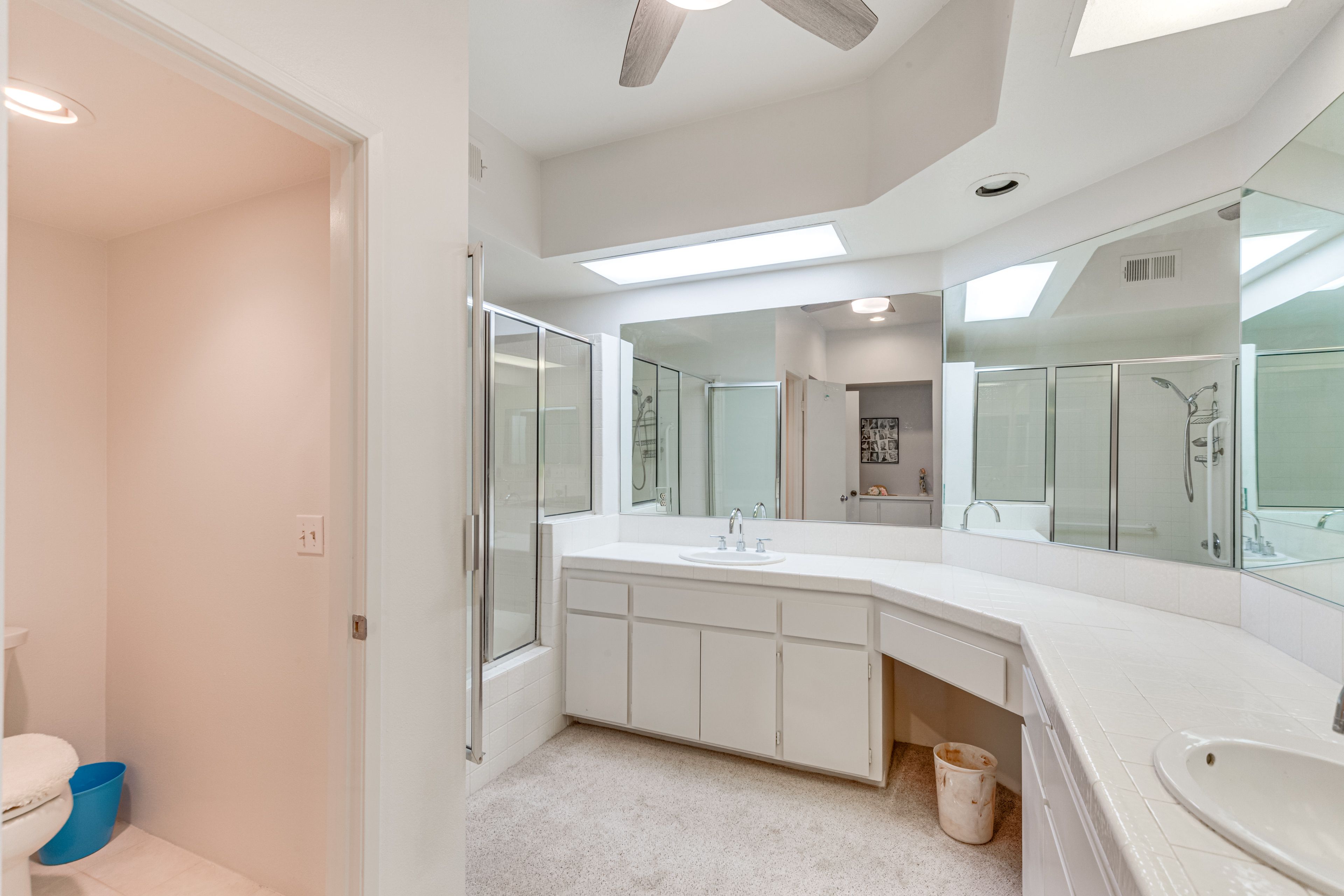 Full Bathroom | Towels Provided