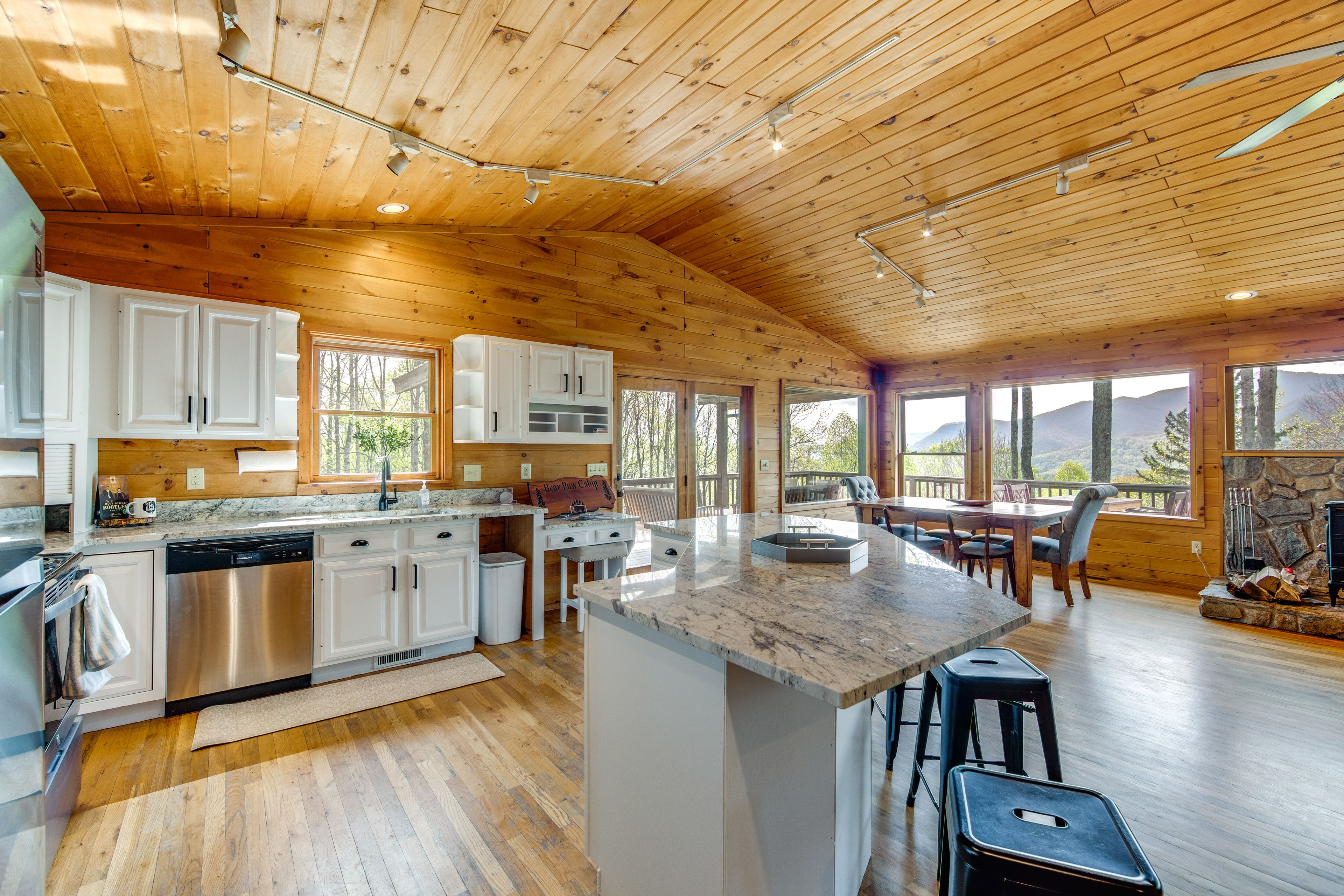 Sylva Vacation Rental | 4BR | 2.5BA | 1 Step to Enter | 2,672 Sq Ft