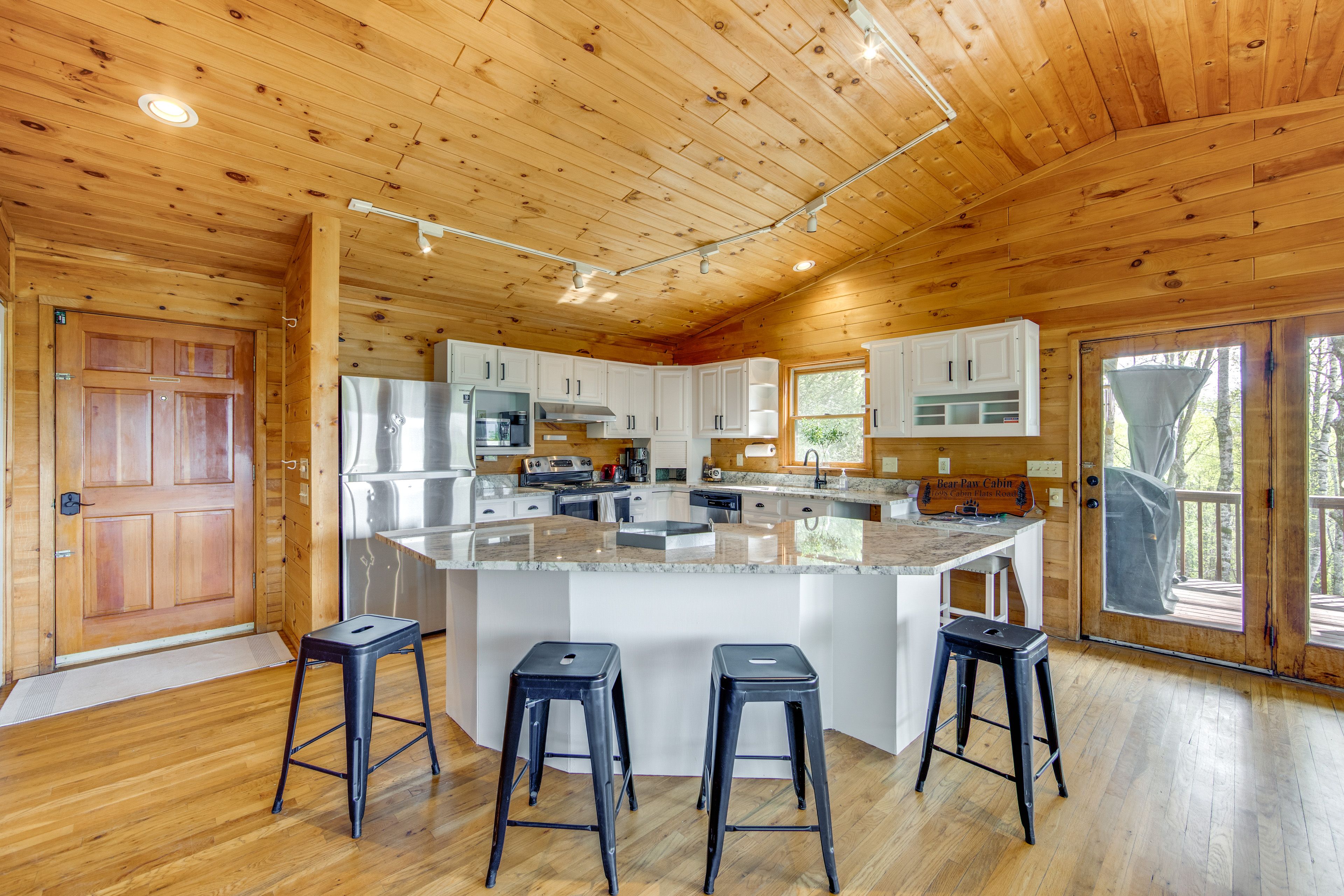 Kitchen | Main Level | Drip Coffee Maker & Keurig