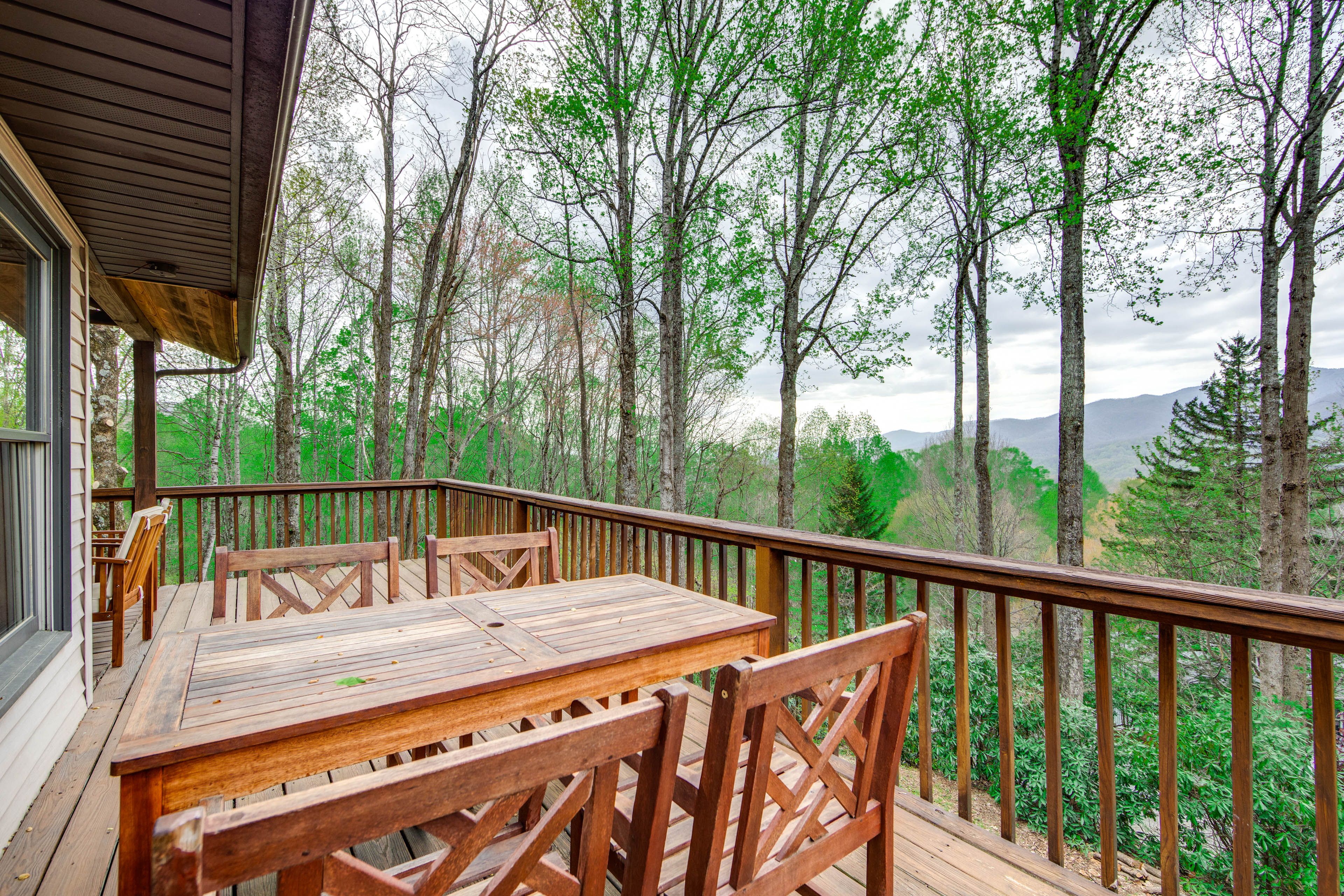 Furnished Deck | Mountain Views