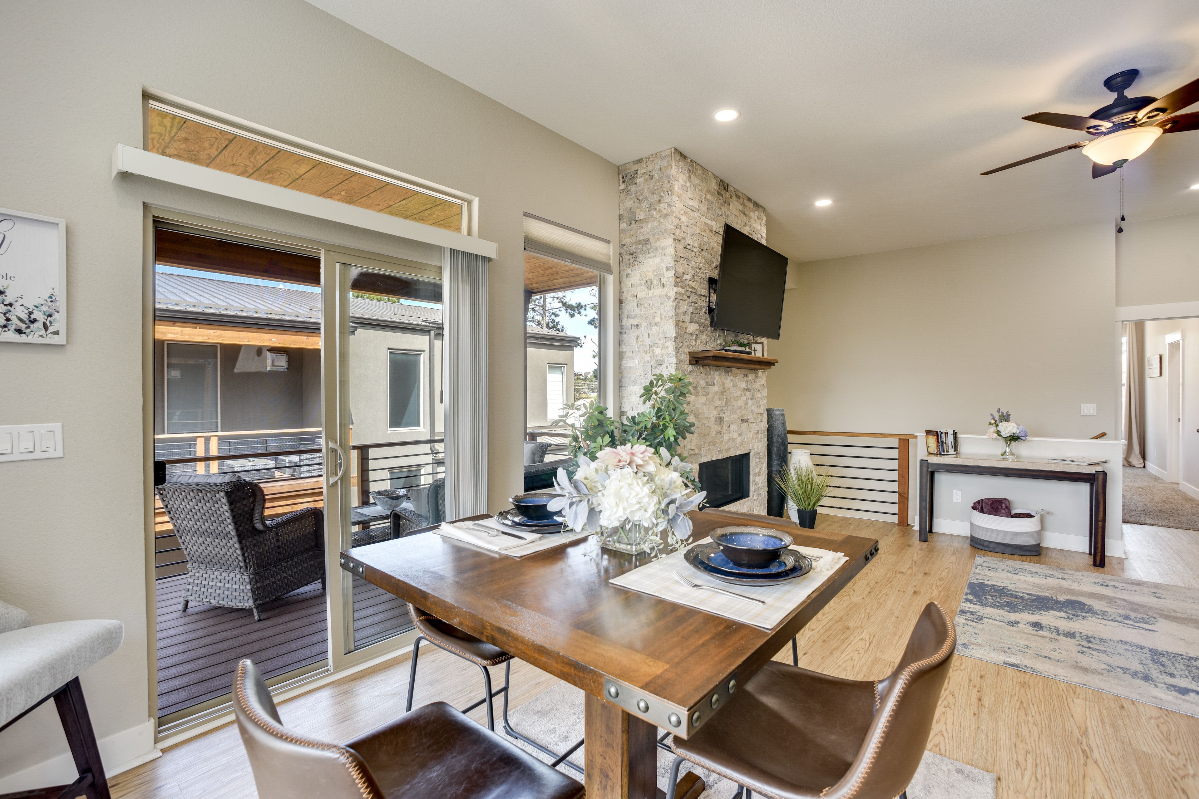 Dining Area | Smart TV | Fireplace