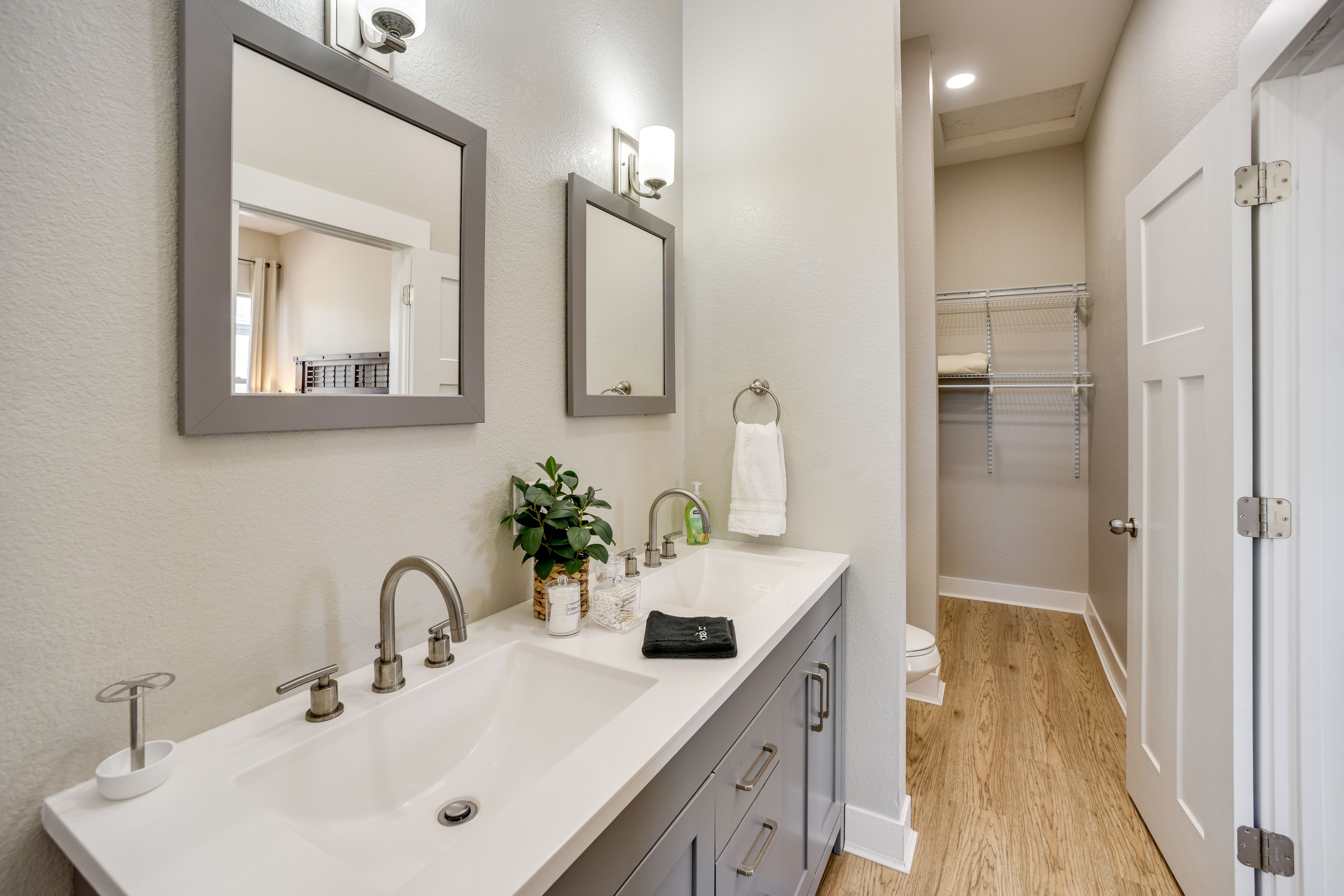 Full Bath | Towels | Hair Dryer | Walk-In Closet | Main Level