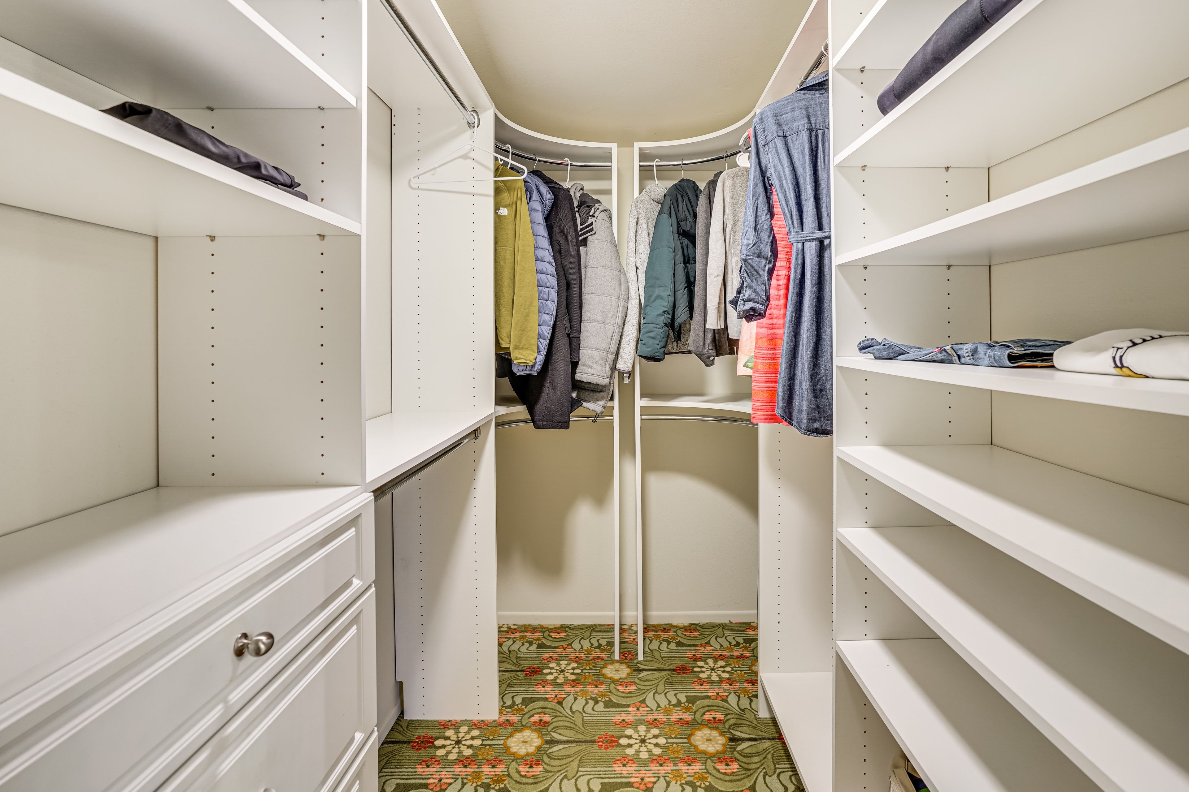 Walk-In Closet | Main Level