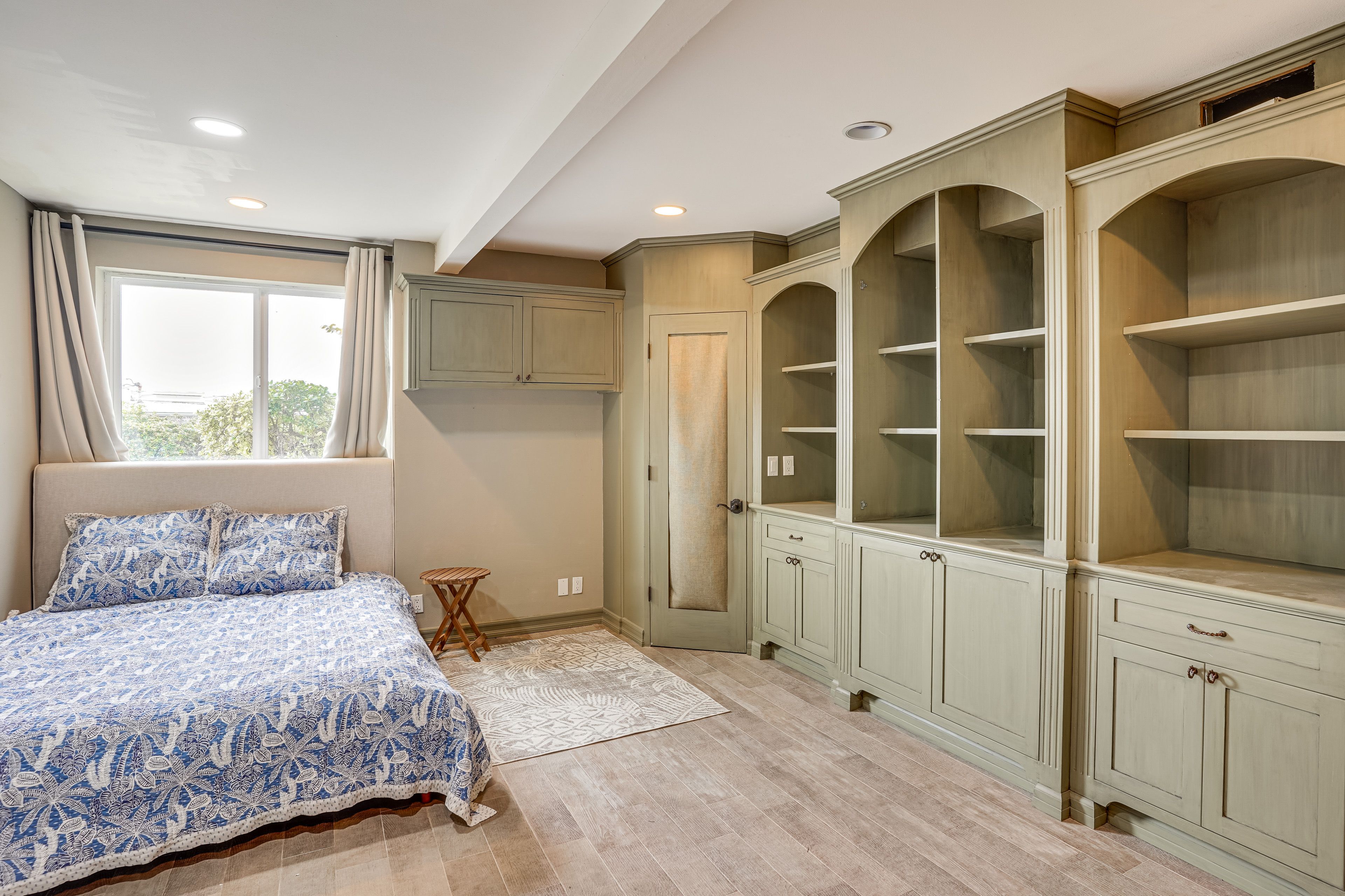 Bedroom 3 | Lower Level | Queen Bed | Laptop-Friendly Workspace
