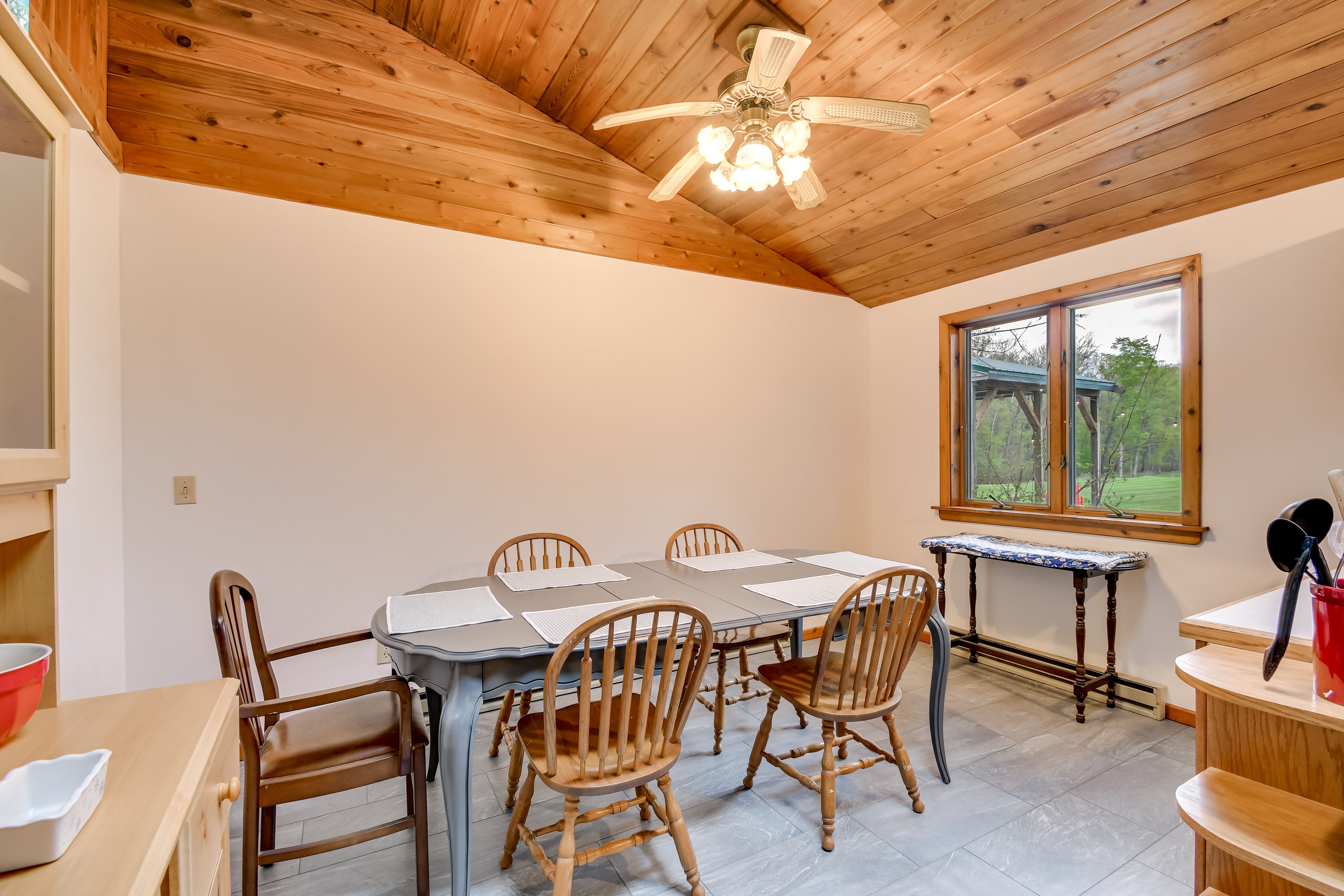 Dining Table | Dishware/Flatware