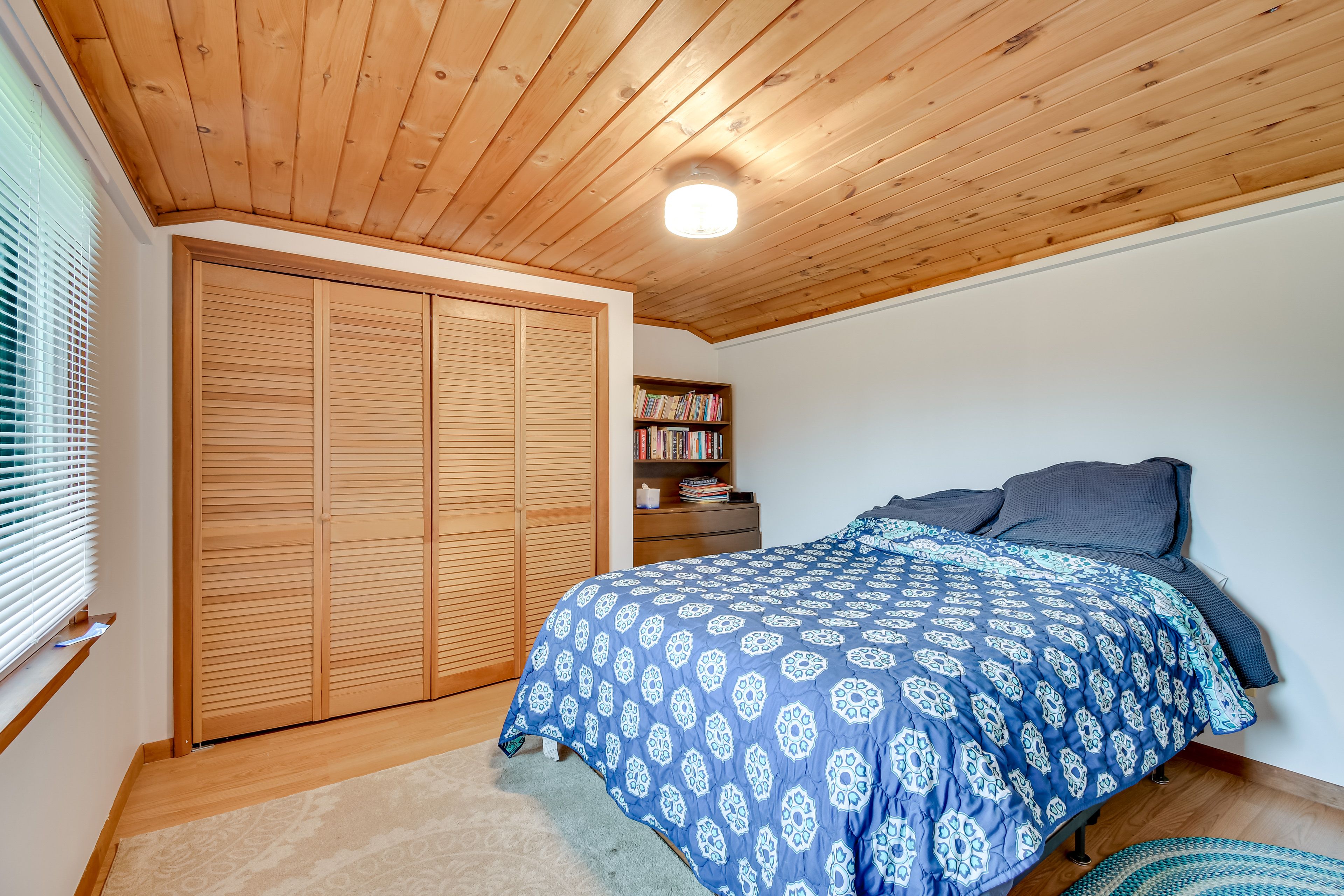 Bedroom 2 | Queen Bed