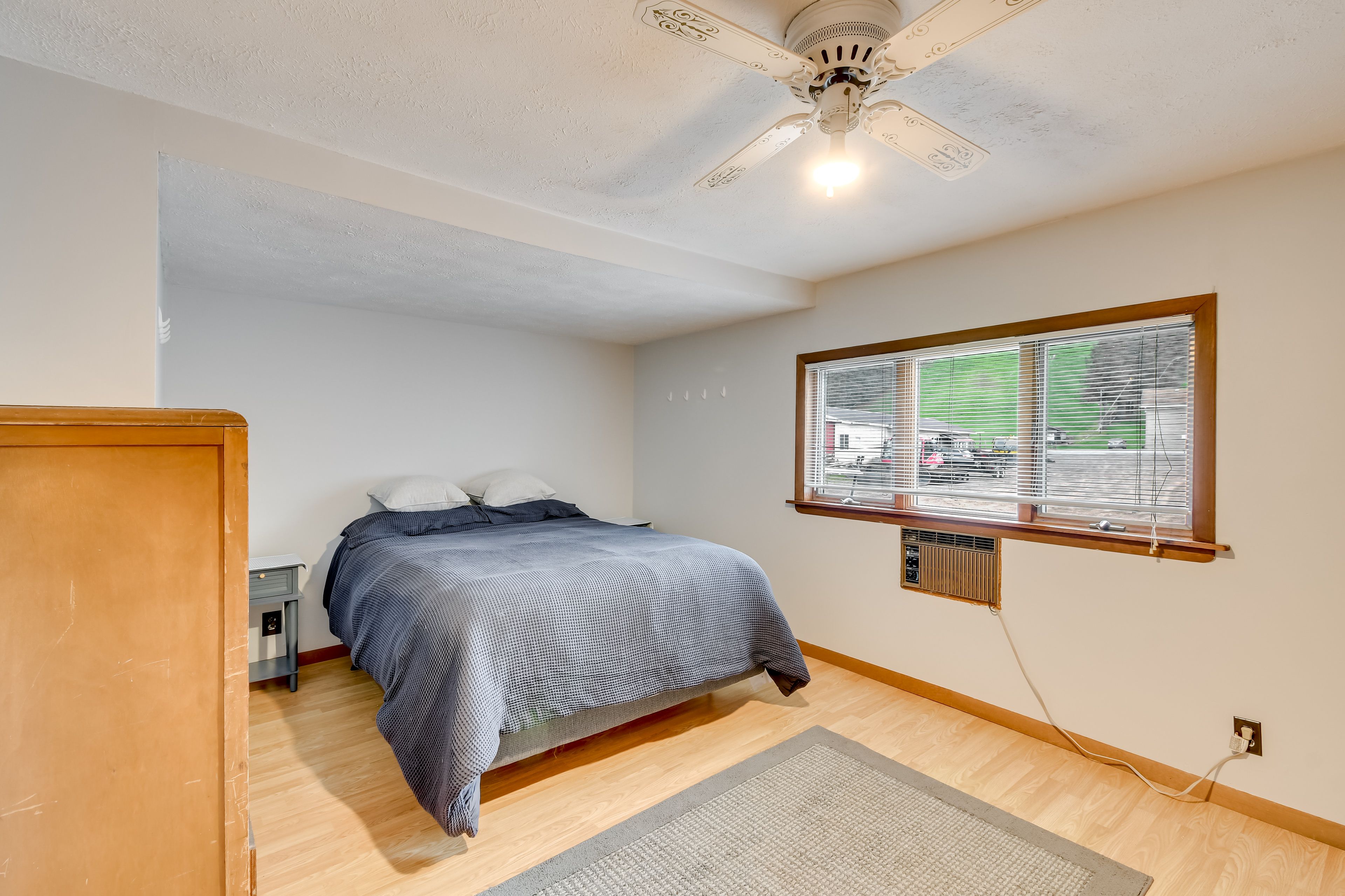 Bedroom 3 | Queen Bed