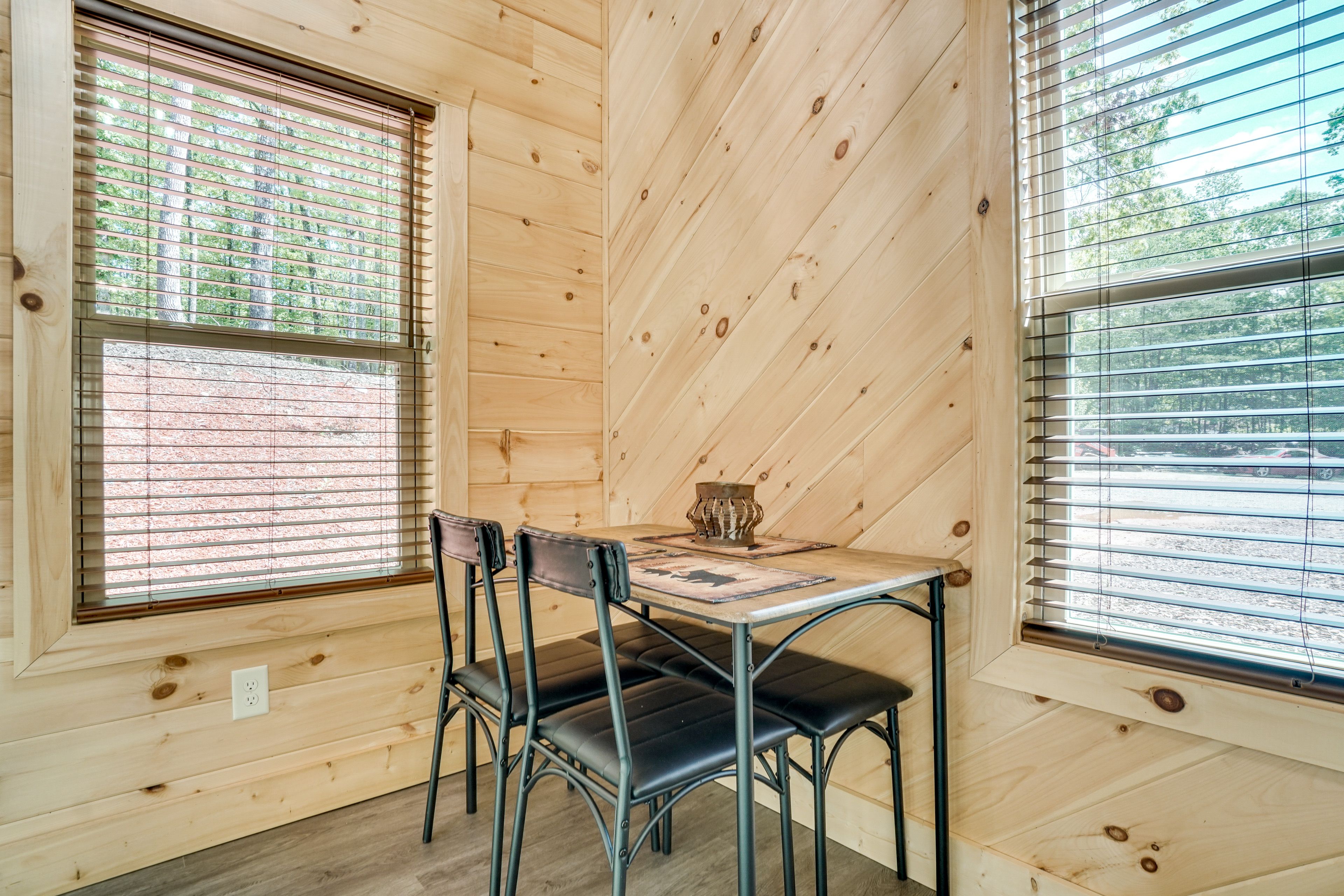 Dining Table | Dishware/Flatware | Main Floor