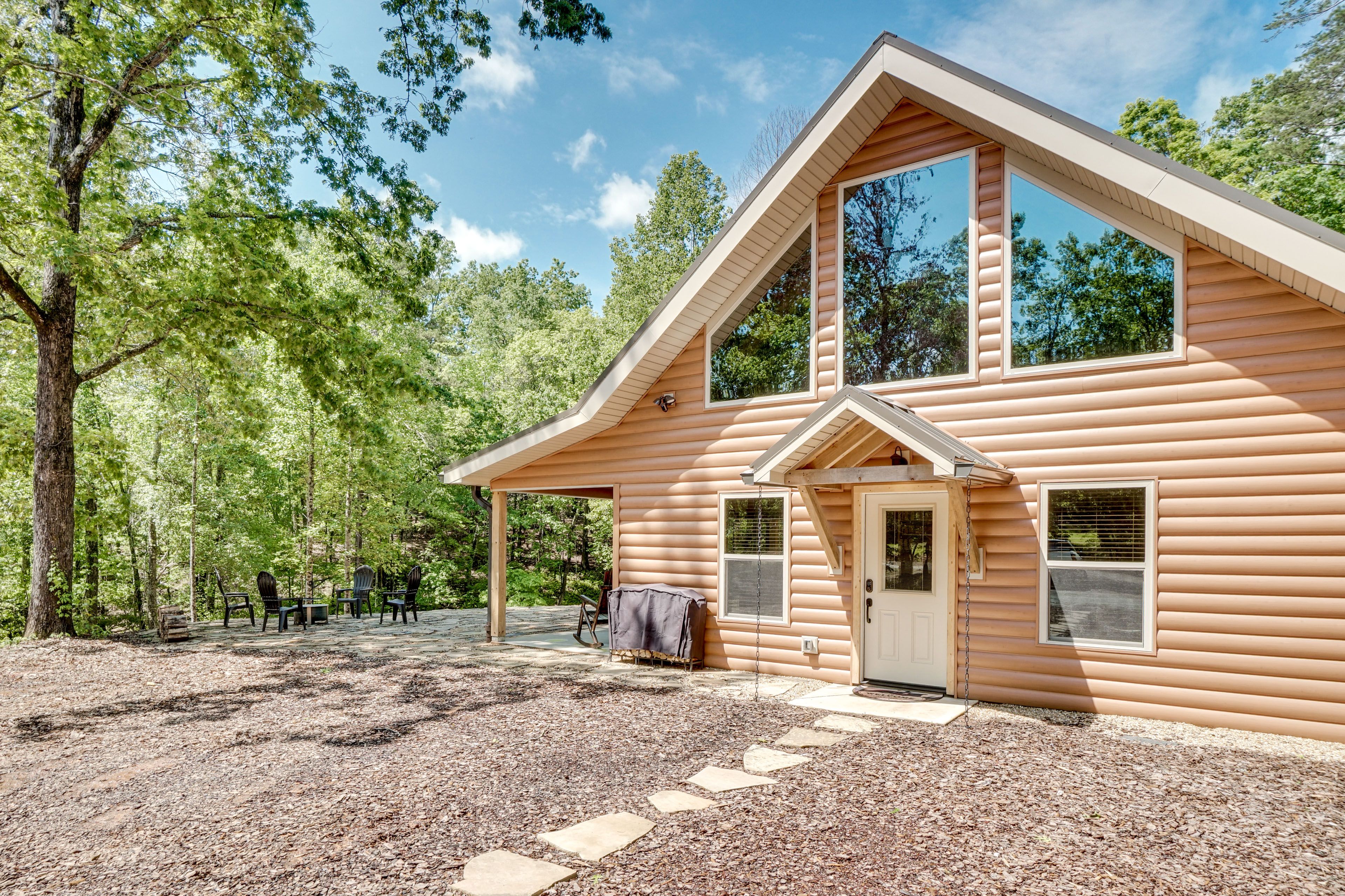 Cleveland Vaxcation Rental | 1BR | 2BA | Step-Free Entry | 1,050 Sq Ft