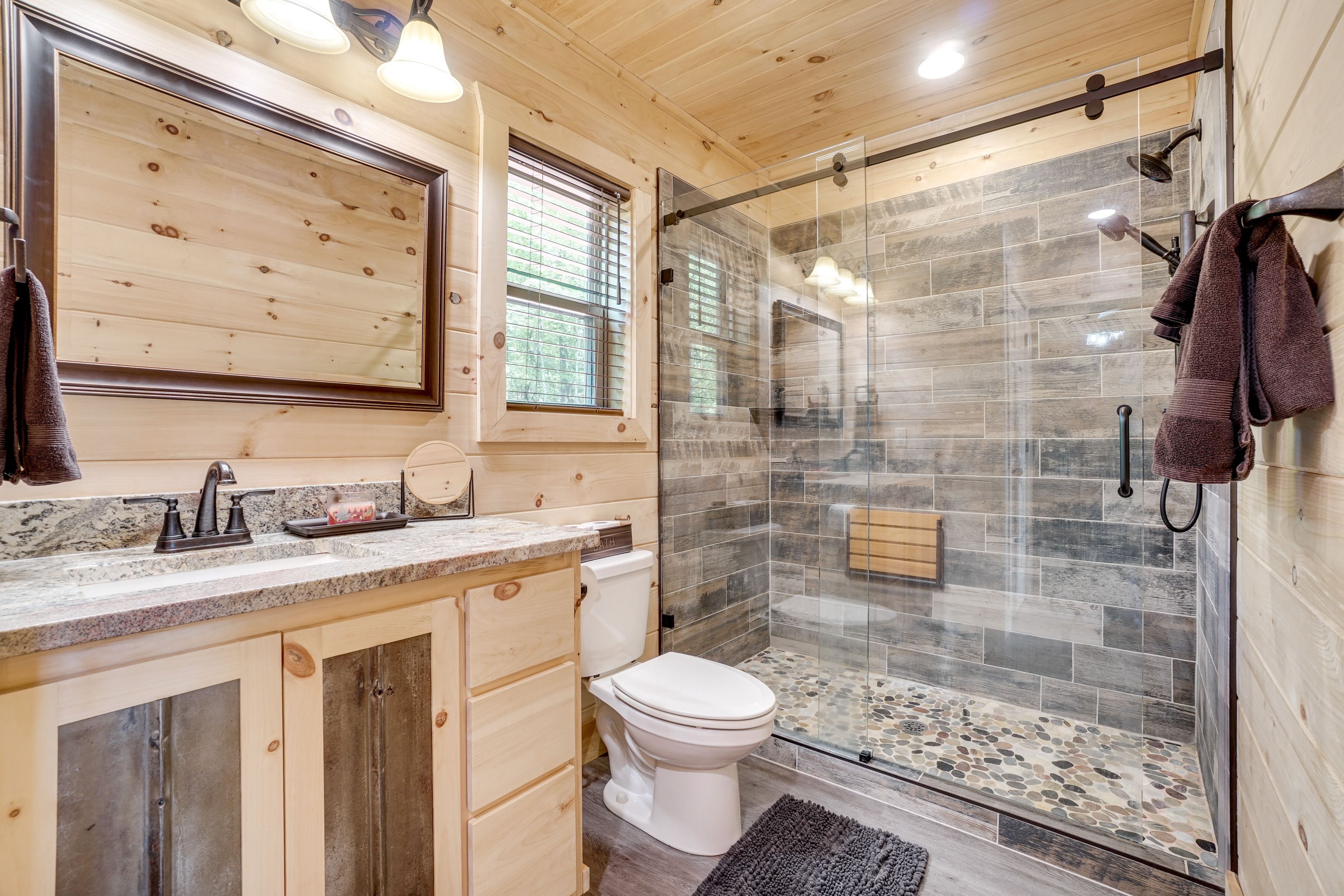 Full Bathroom | Laundry | Main Floor