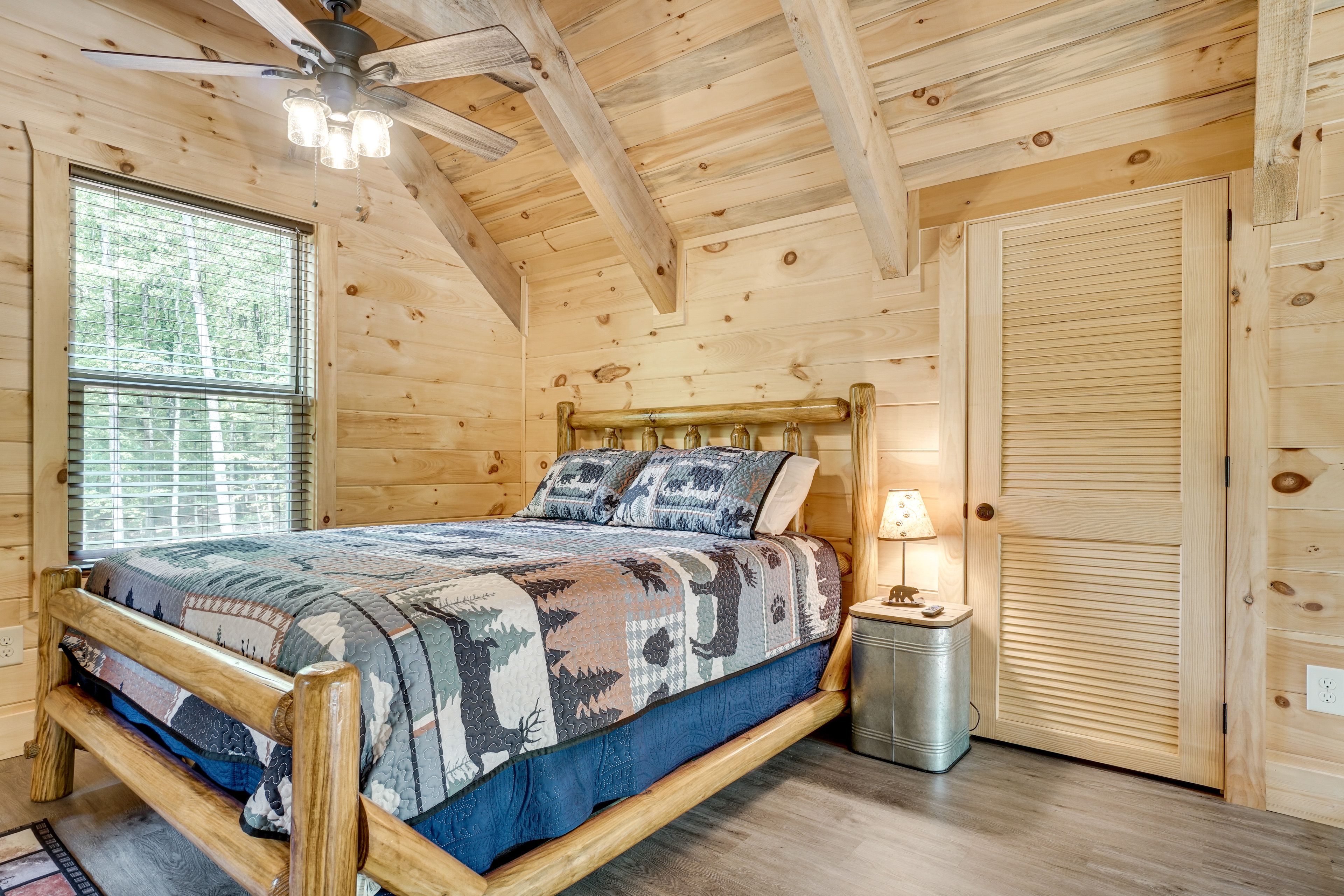 Loft | Queen Bed | Smart TV
