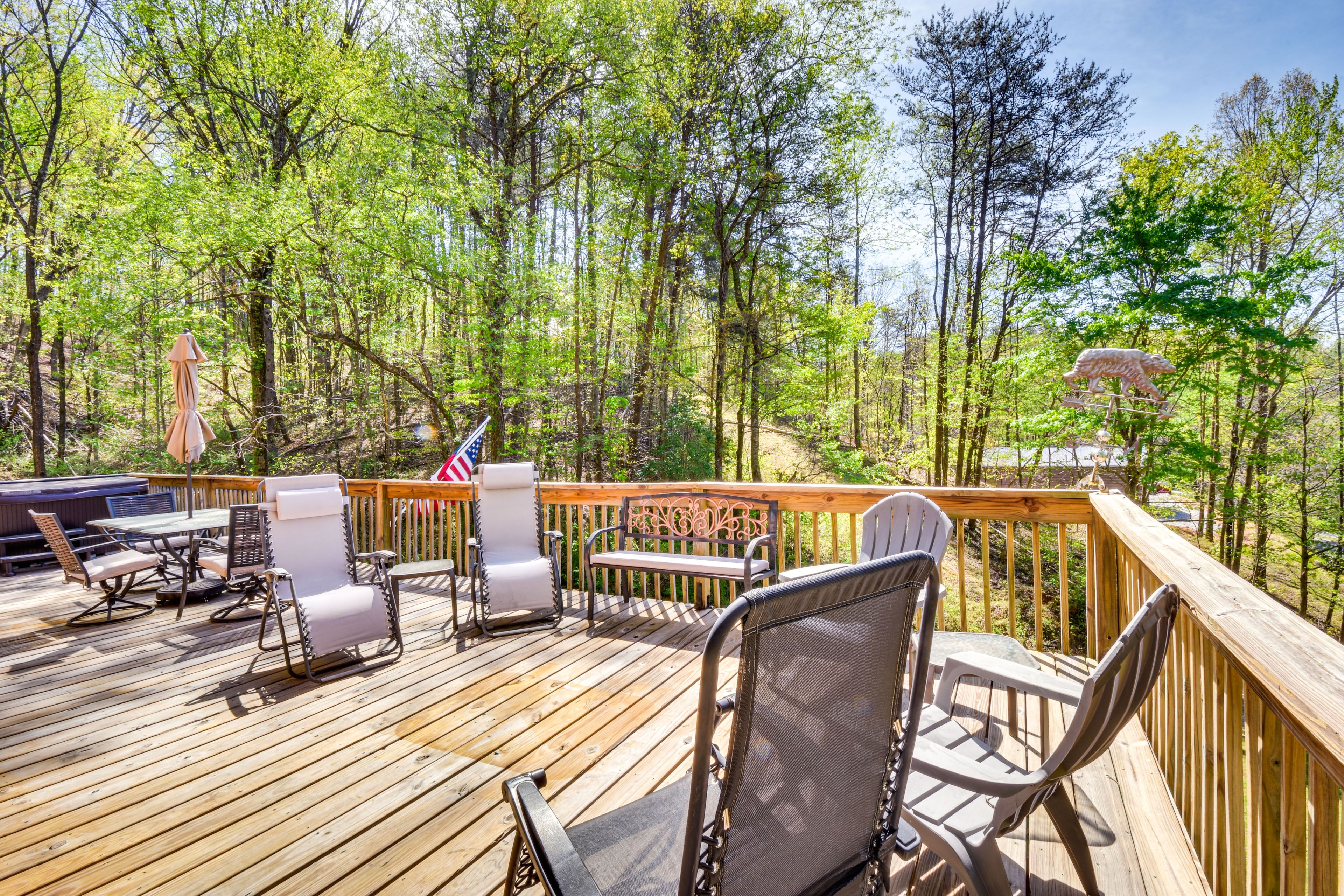 Deck | Seating | Dining Area | Private Hot Tub | Gas Grill