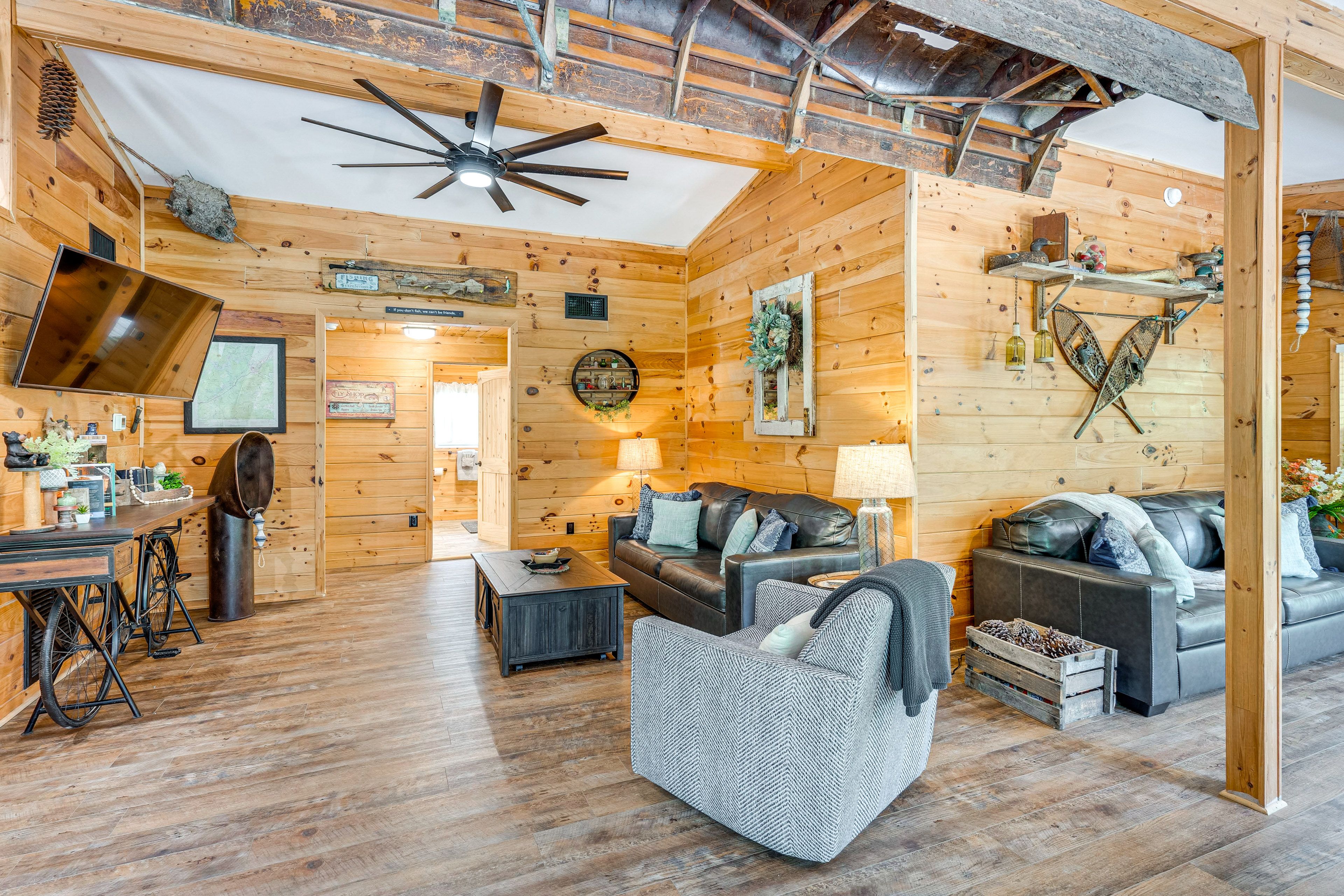 Living Room | 2 Full Sleeper Sofas | Free WiFi | Central A/C & Heat | Smart TV