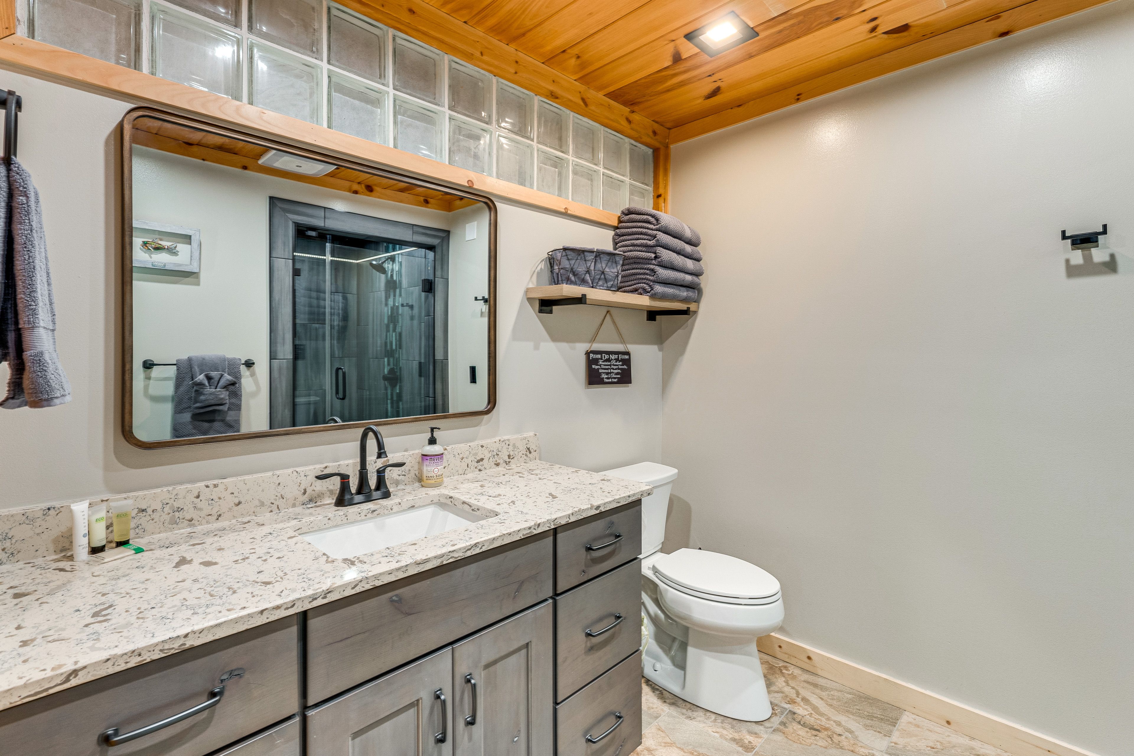 En-Suite Bathroom | Towels Provided