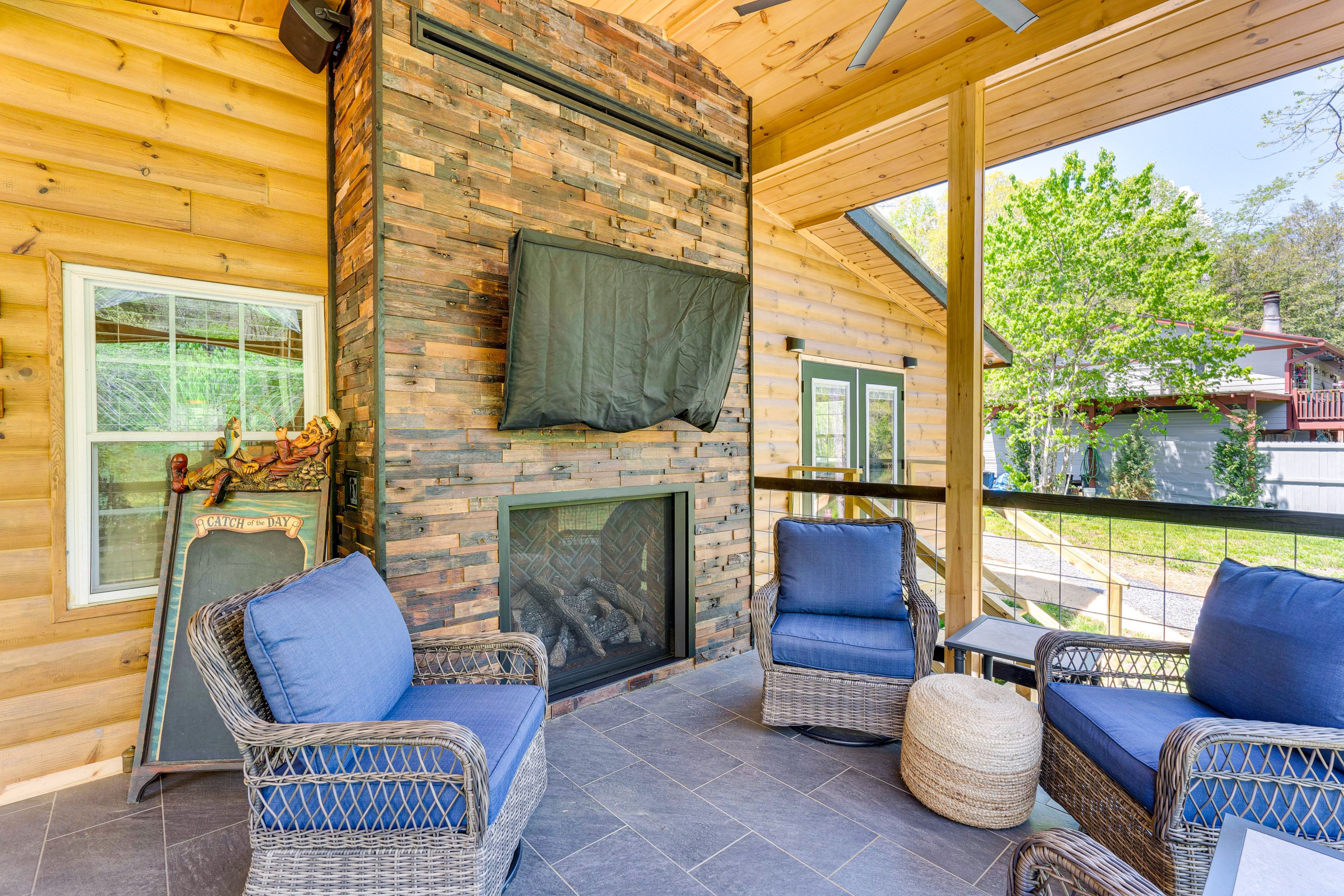 Covered Patio | Smart TV | Gas Fireplace