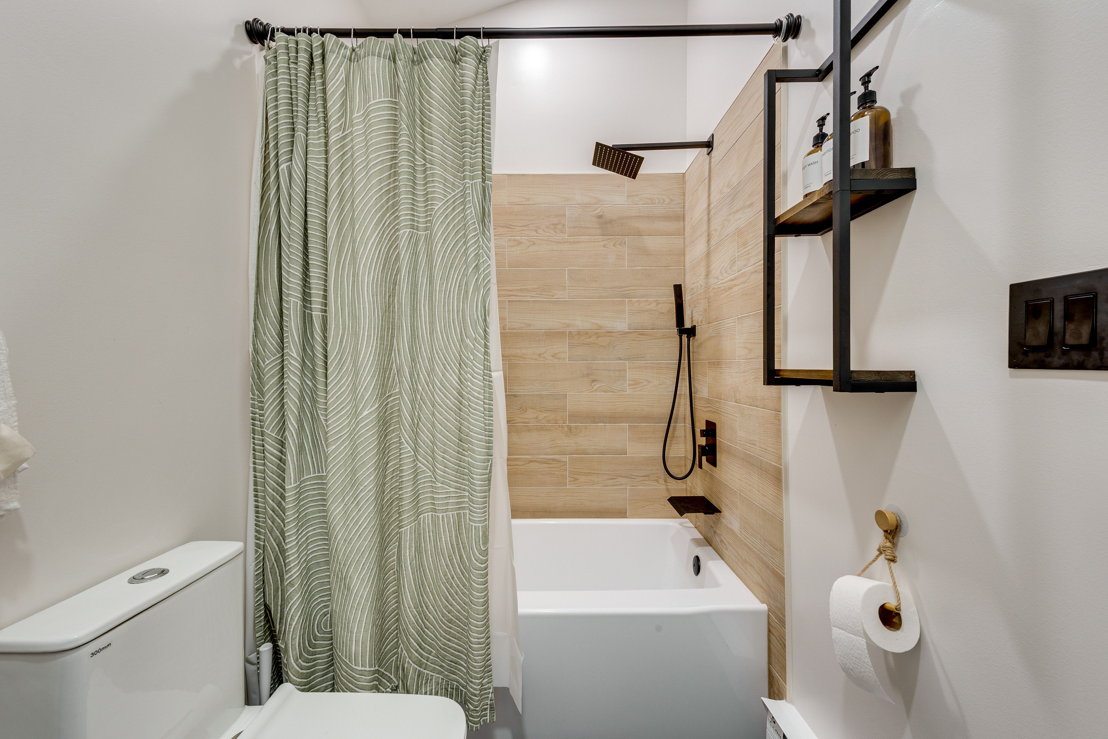 Full Bathroom | Main Level