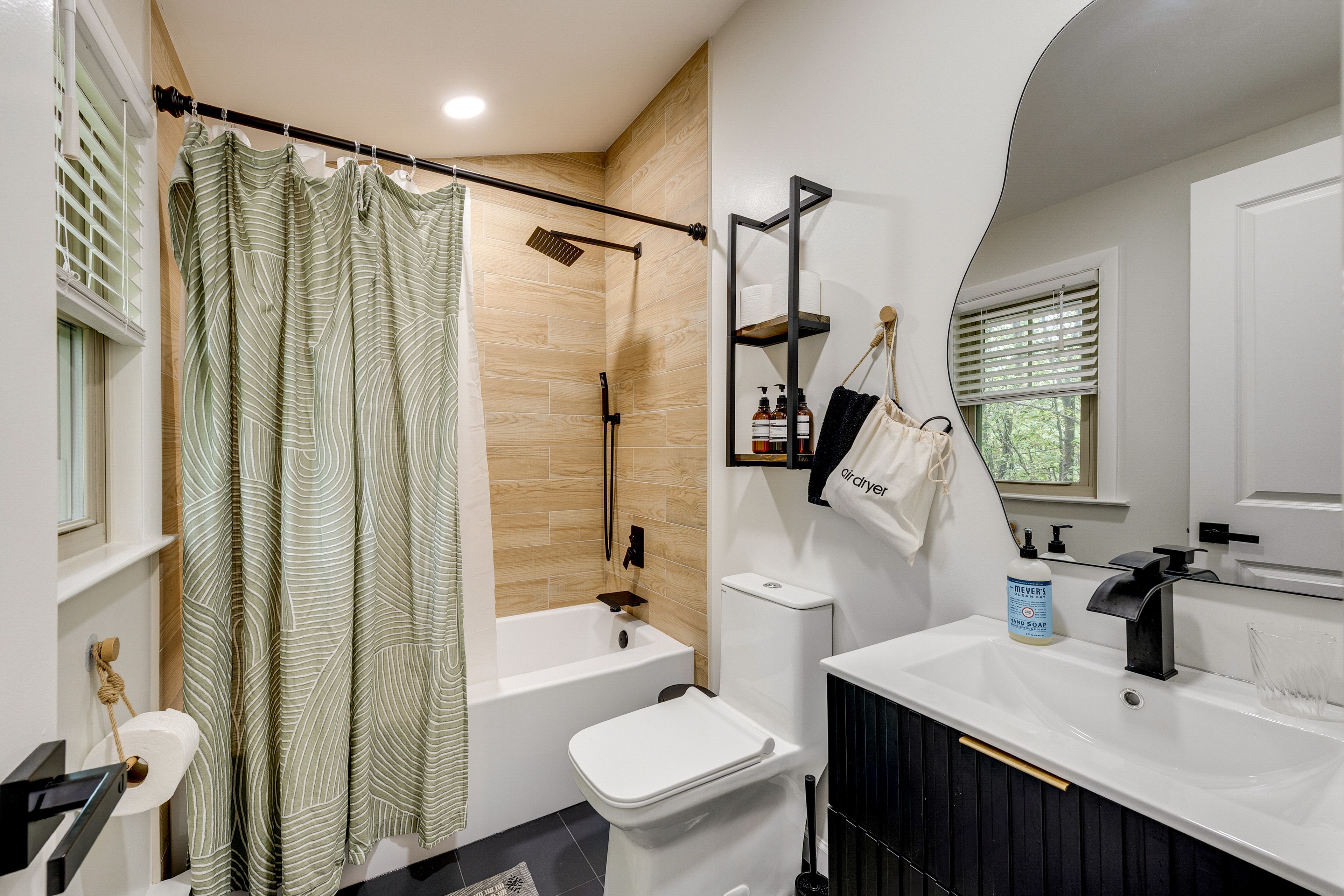 En-Suite Bathroom | Upper Level