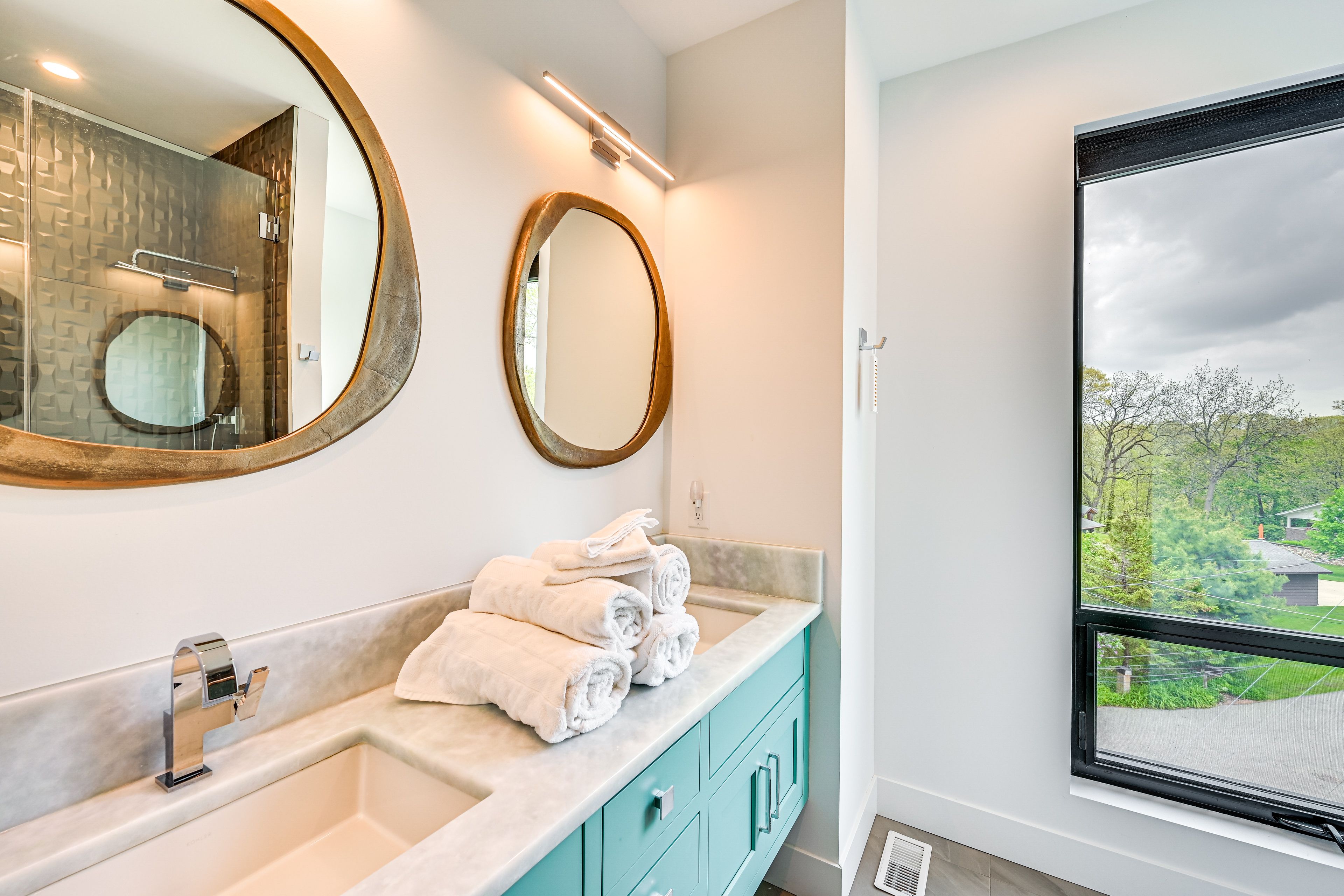 Full Bathroom | Upper Floor