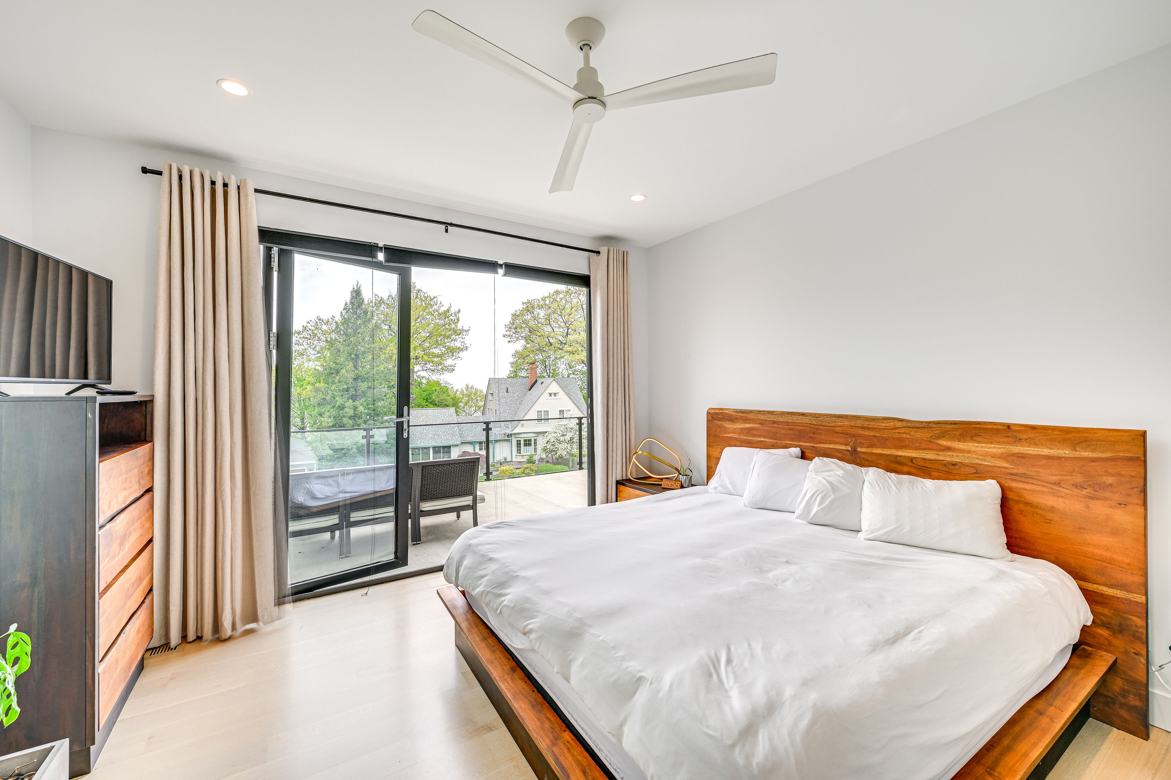 Bedroom 1 | King Bed | Upper Floor