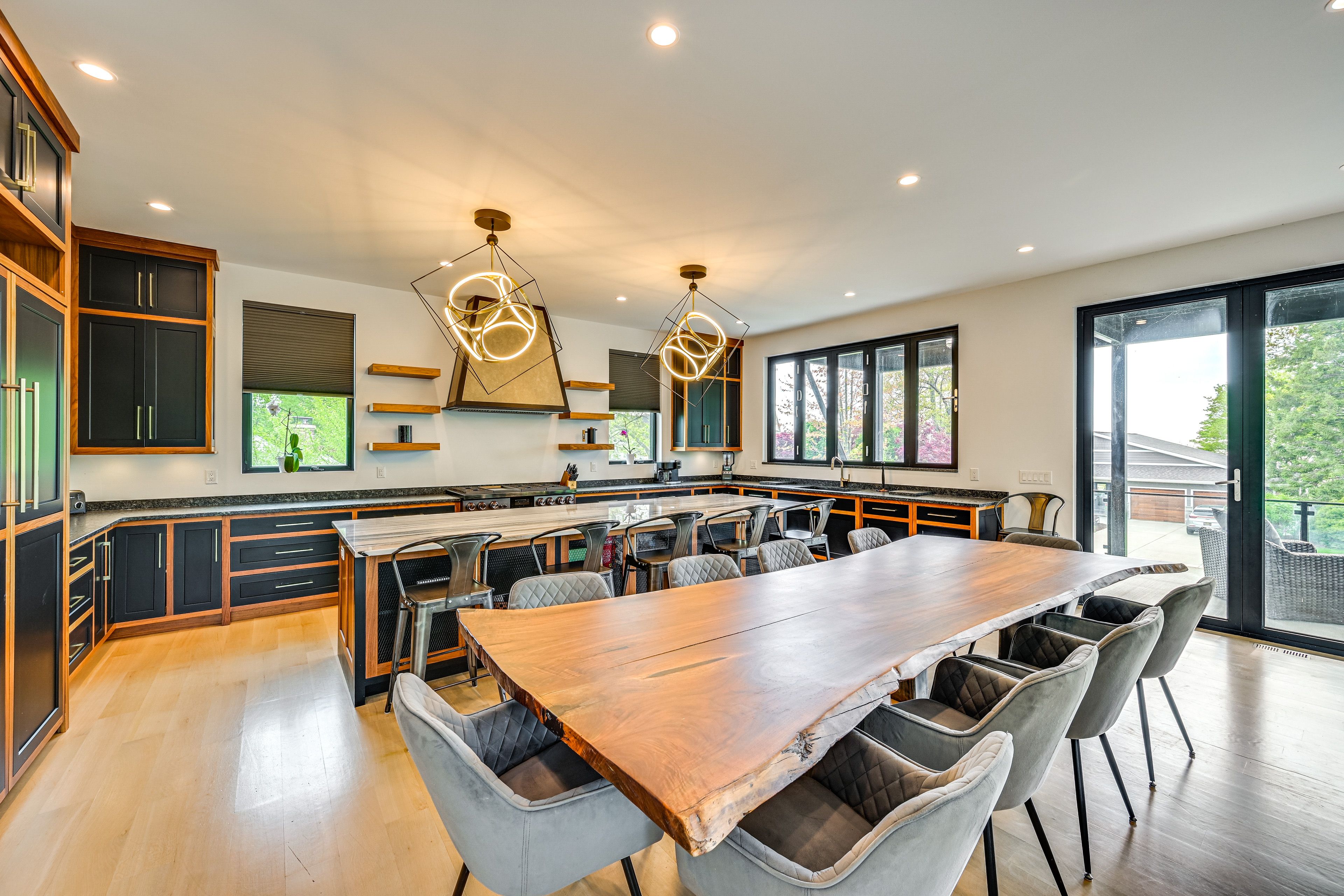 Dining Table | Dishware/Flatware | Main Floor