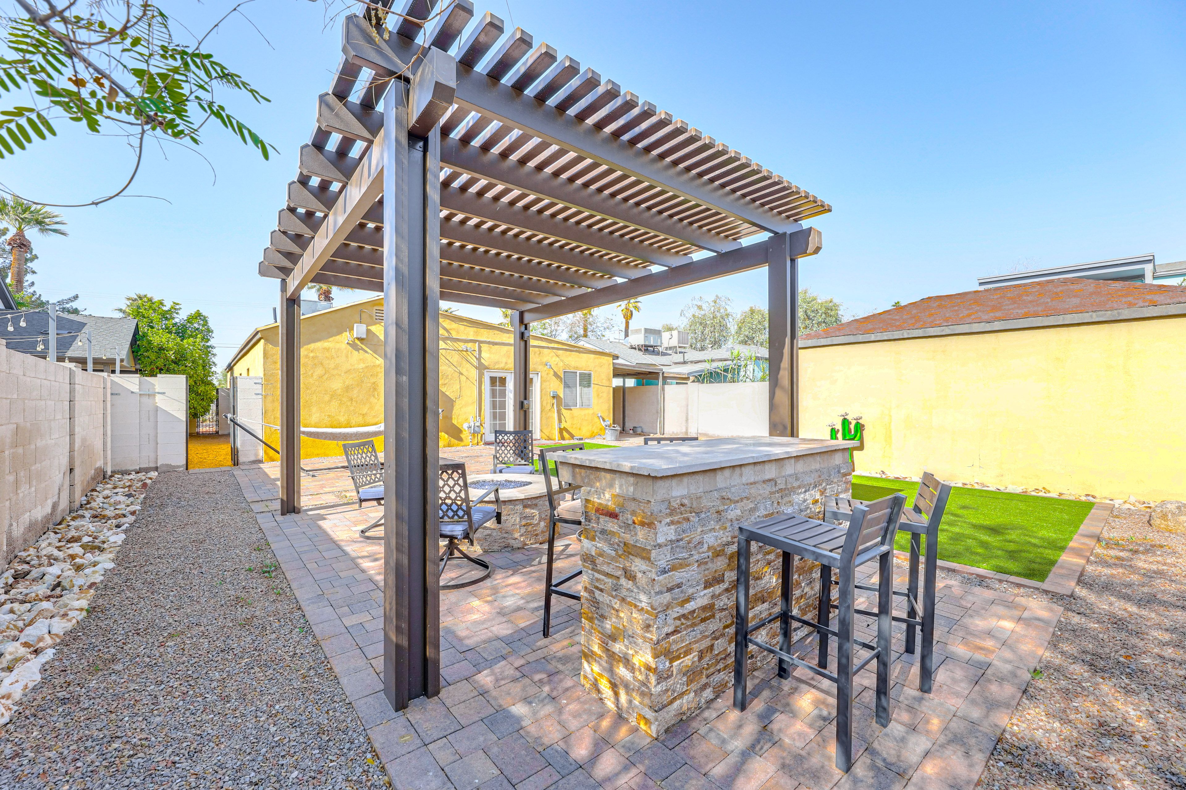 Outdoor Seating | Fire Pit Not Available