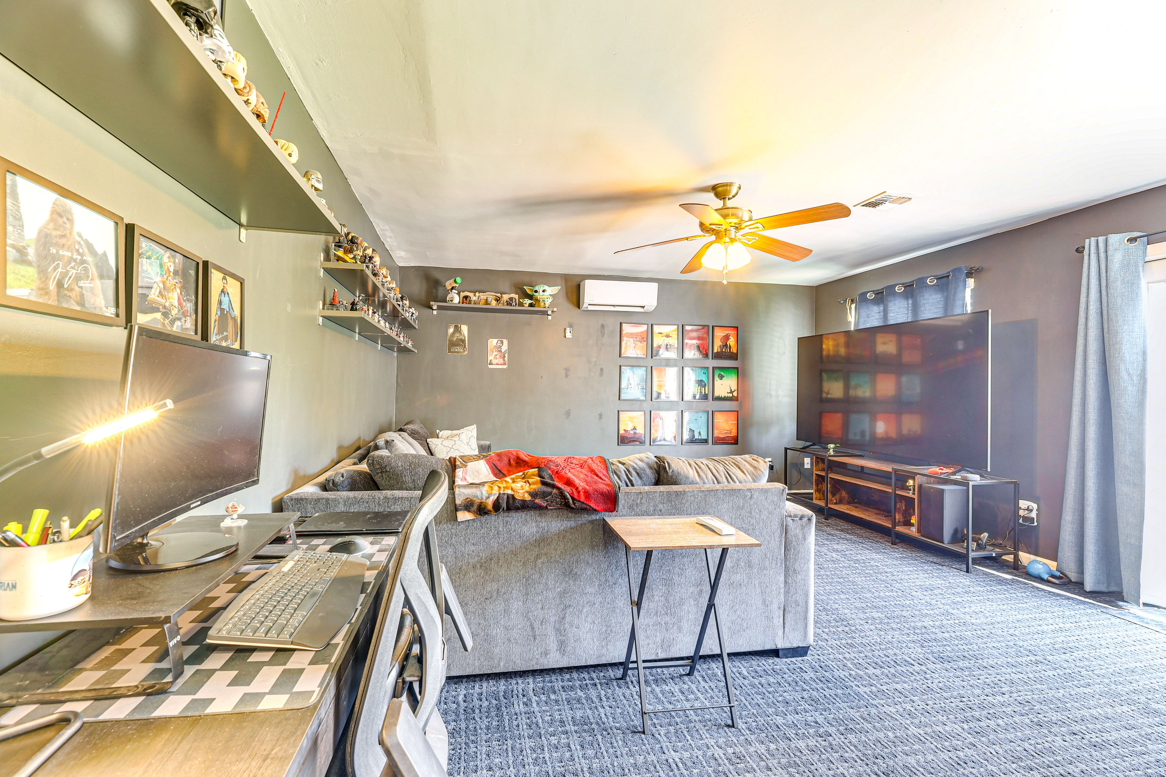 Living Room/Workspace | Smart TV