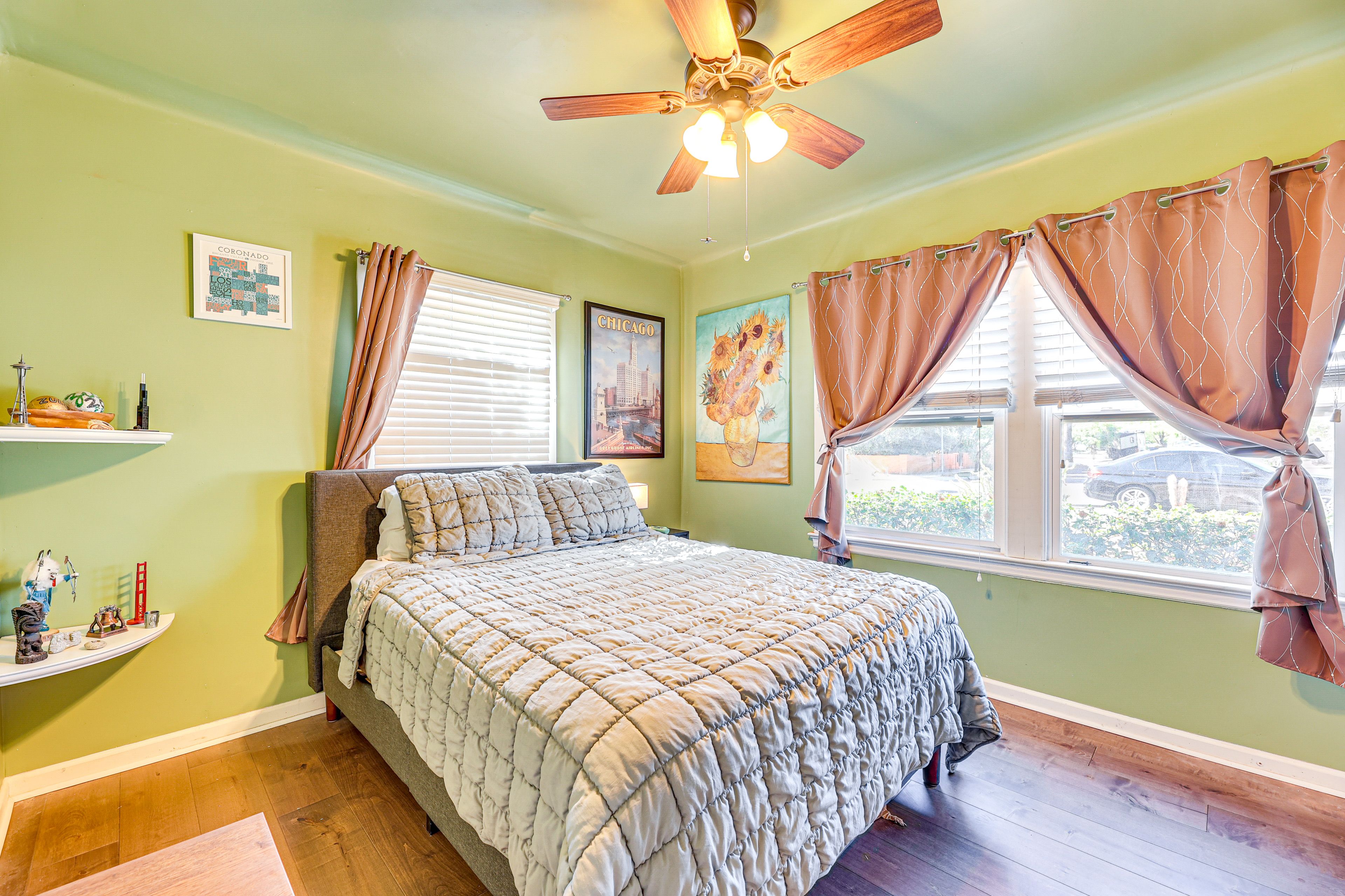 Bedroom 1 | Queen Bed | Smart TV