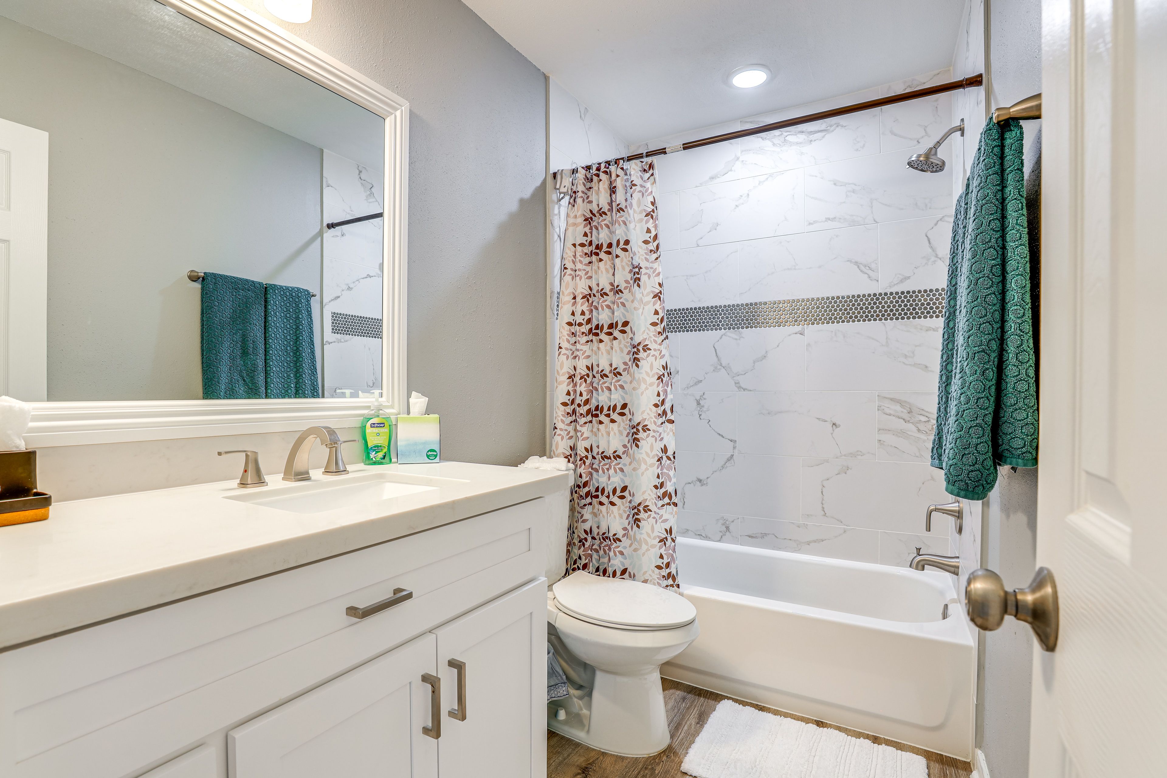 Full Bathroom | 2nd Floor