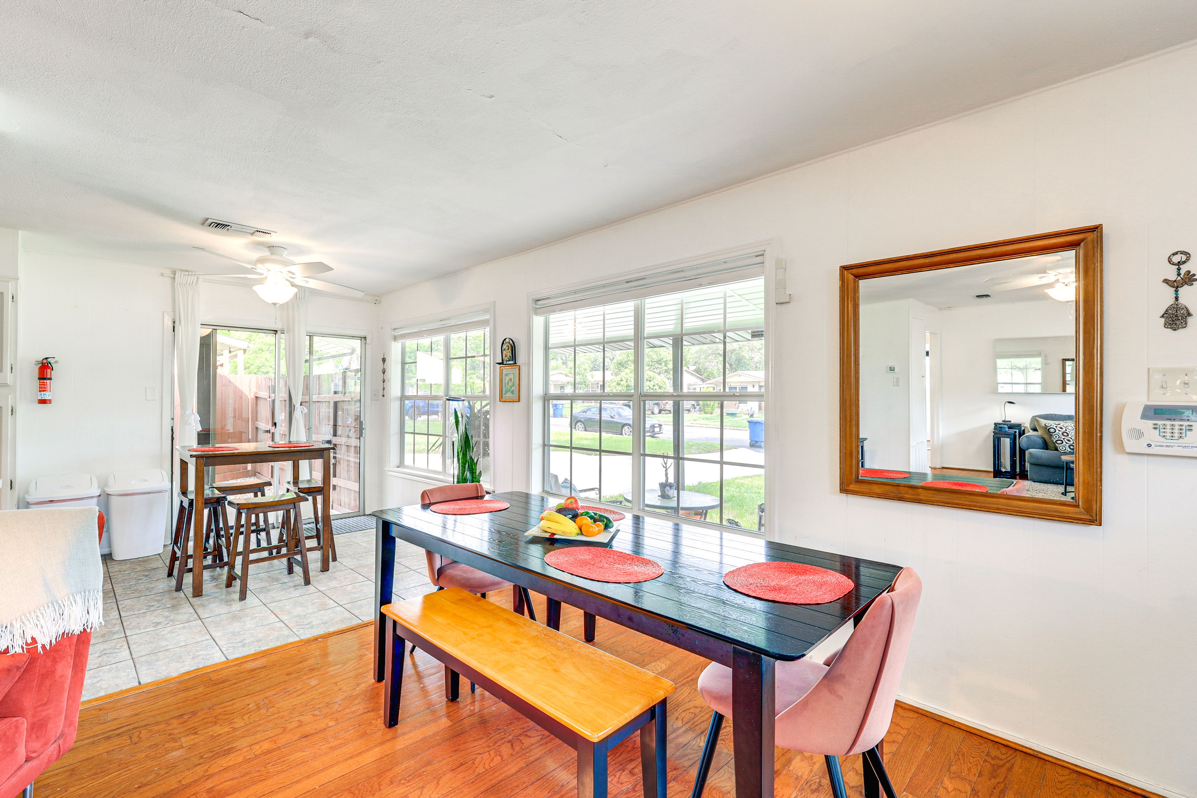 Dining Area | Dishware/Flatware Provided