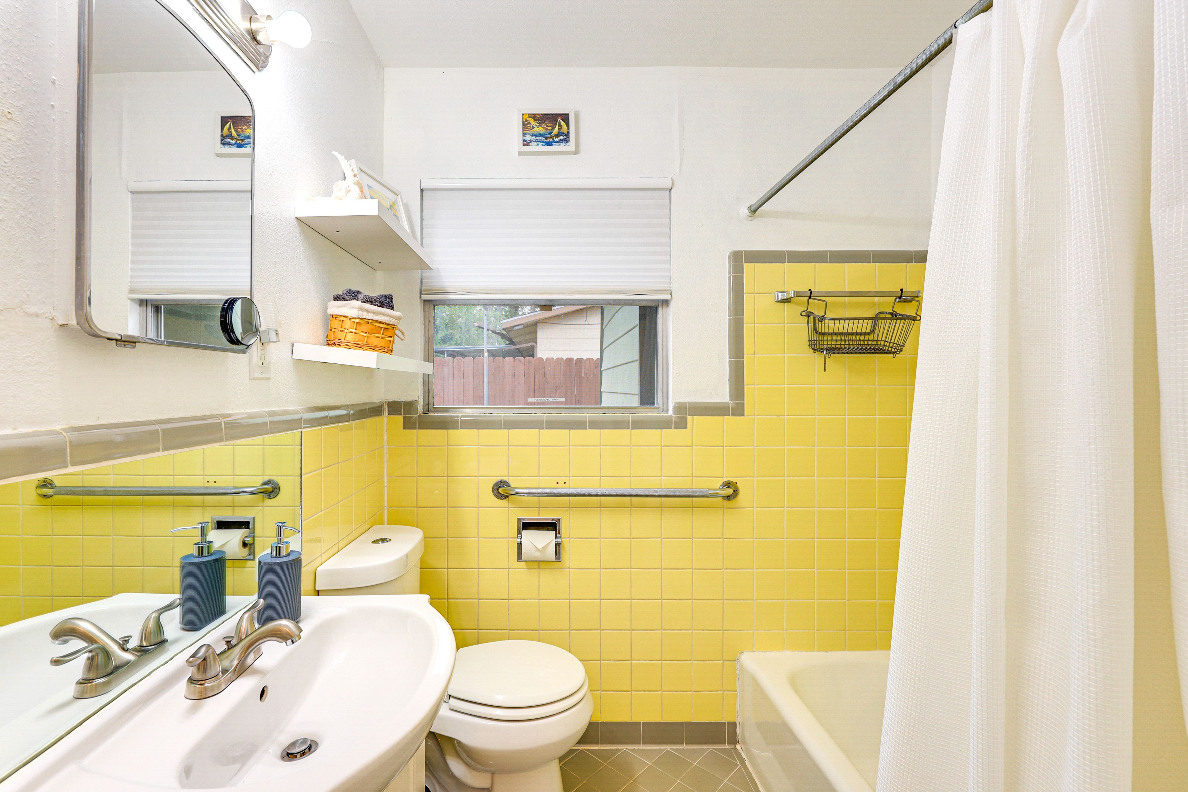 Bathroom | Towels Provided