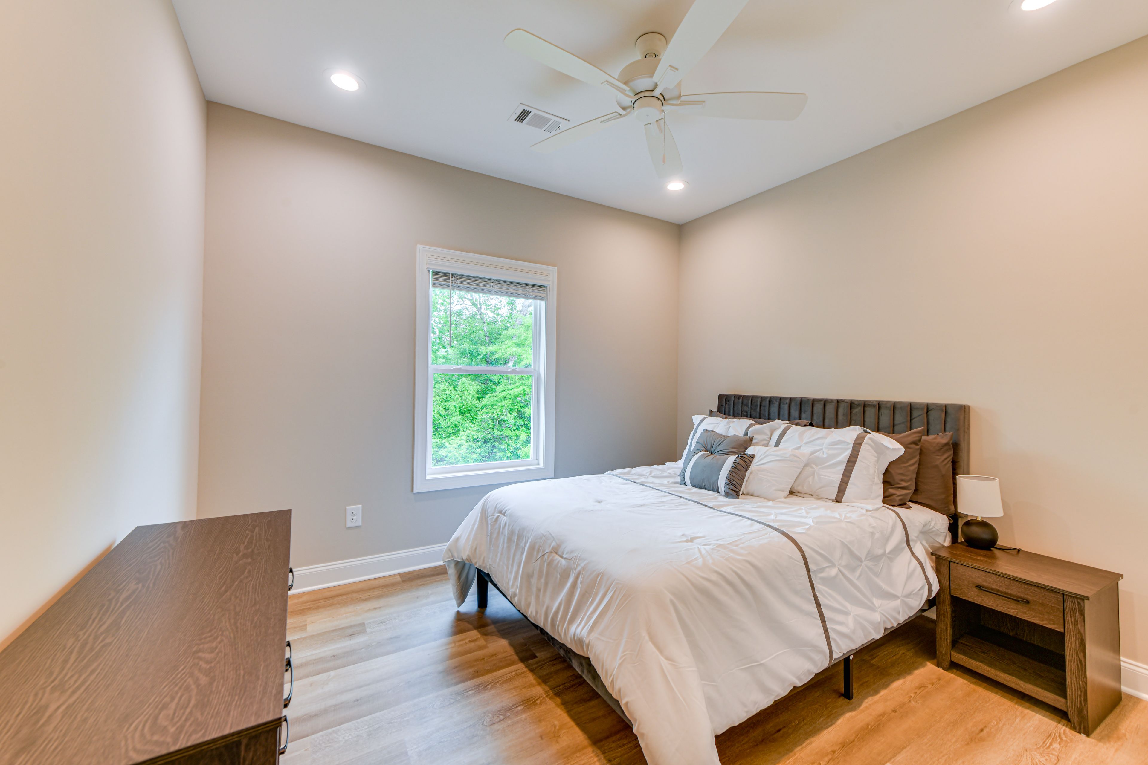 Bedroom 2 | 2nd Floor | Queen Bed
