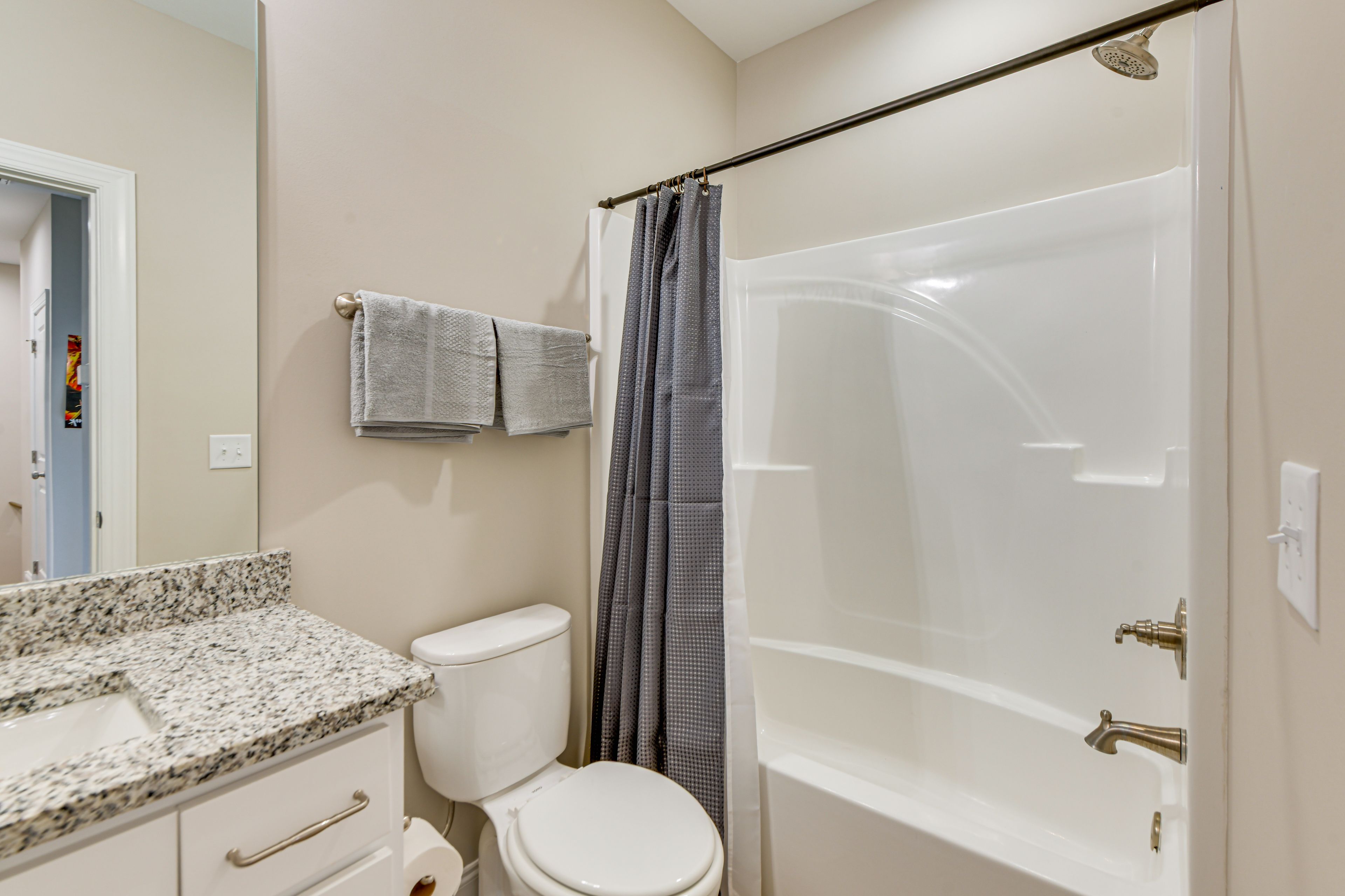Full Bathroom | 2nd Floor