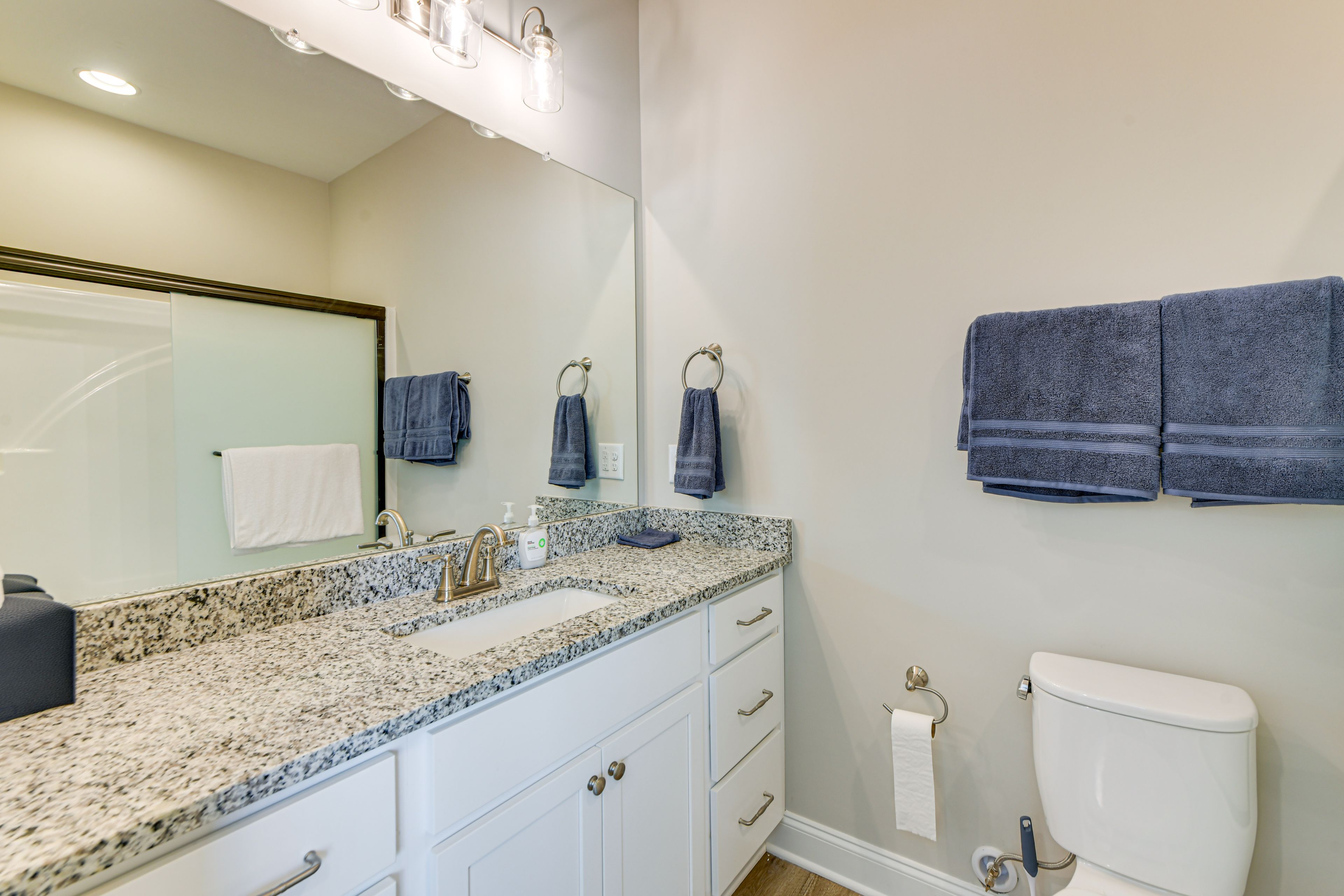 En-Suite Bathroom | 2nd Floor