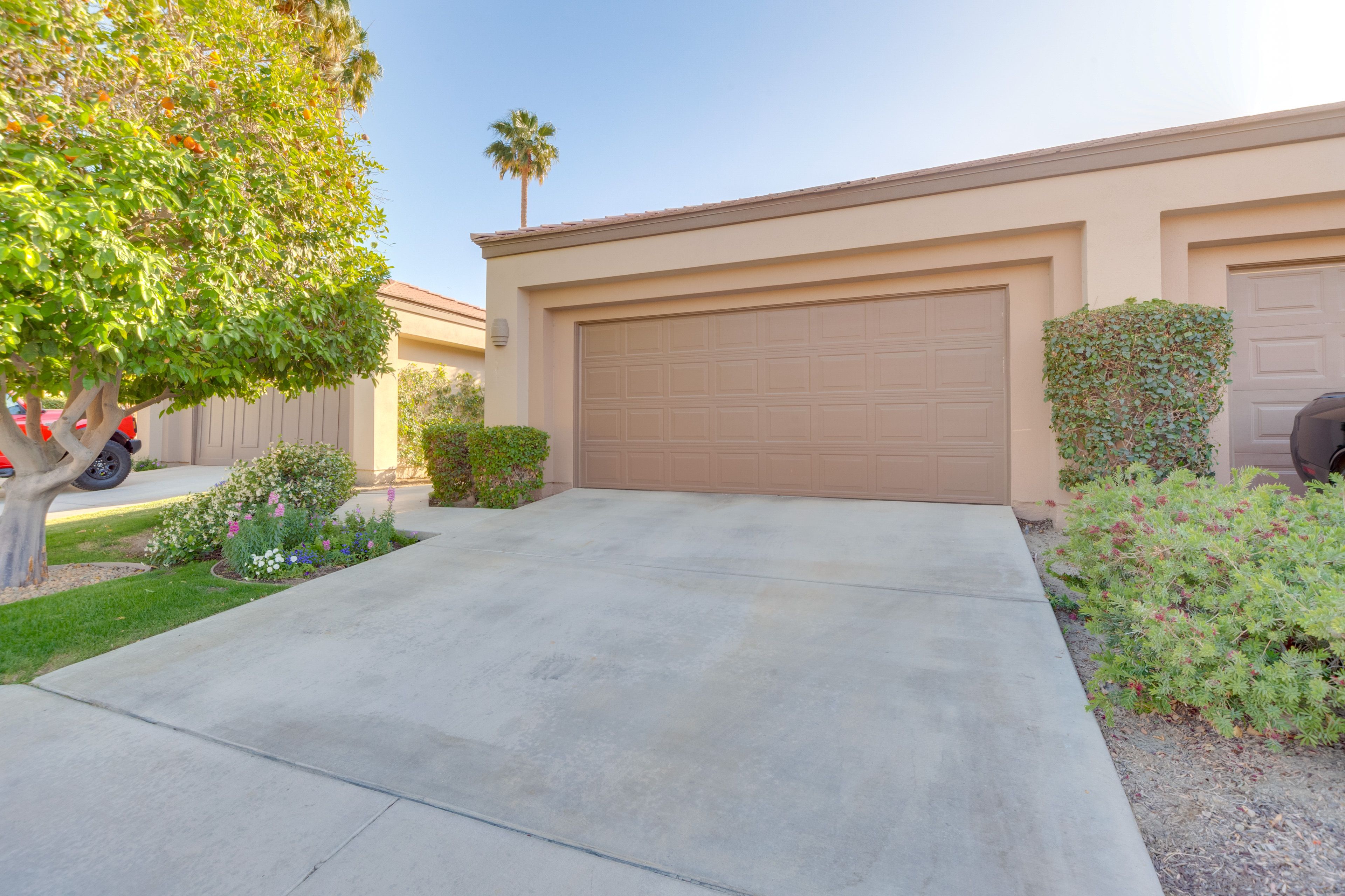 Parking | Garage (2 Vehicles) | Driveway (2 Vehicles) | Free Street Parking