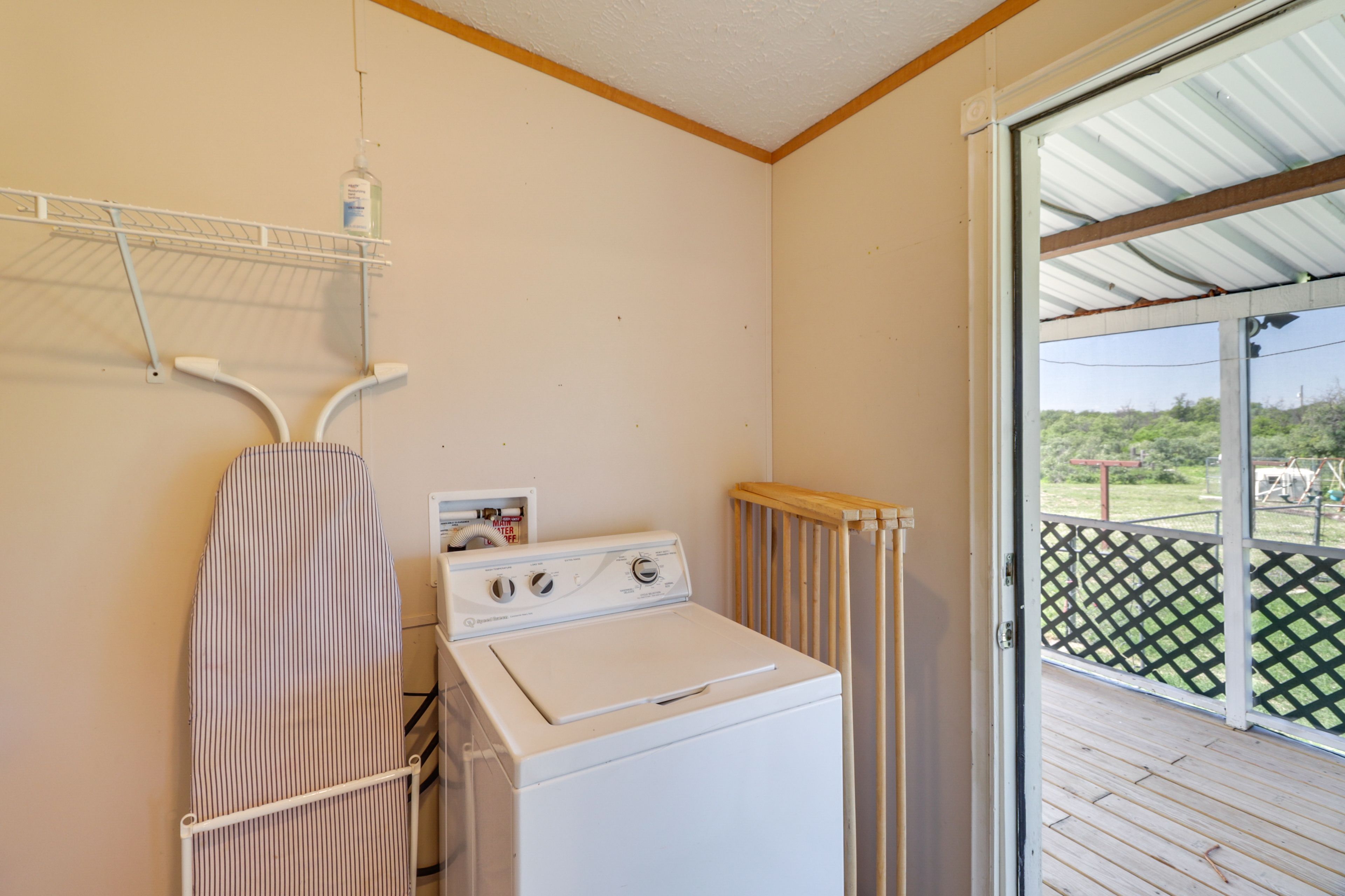 Laundry Room | Washer & Dryer