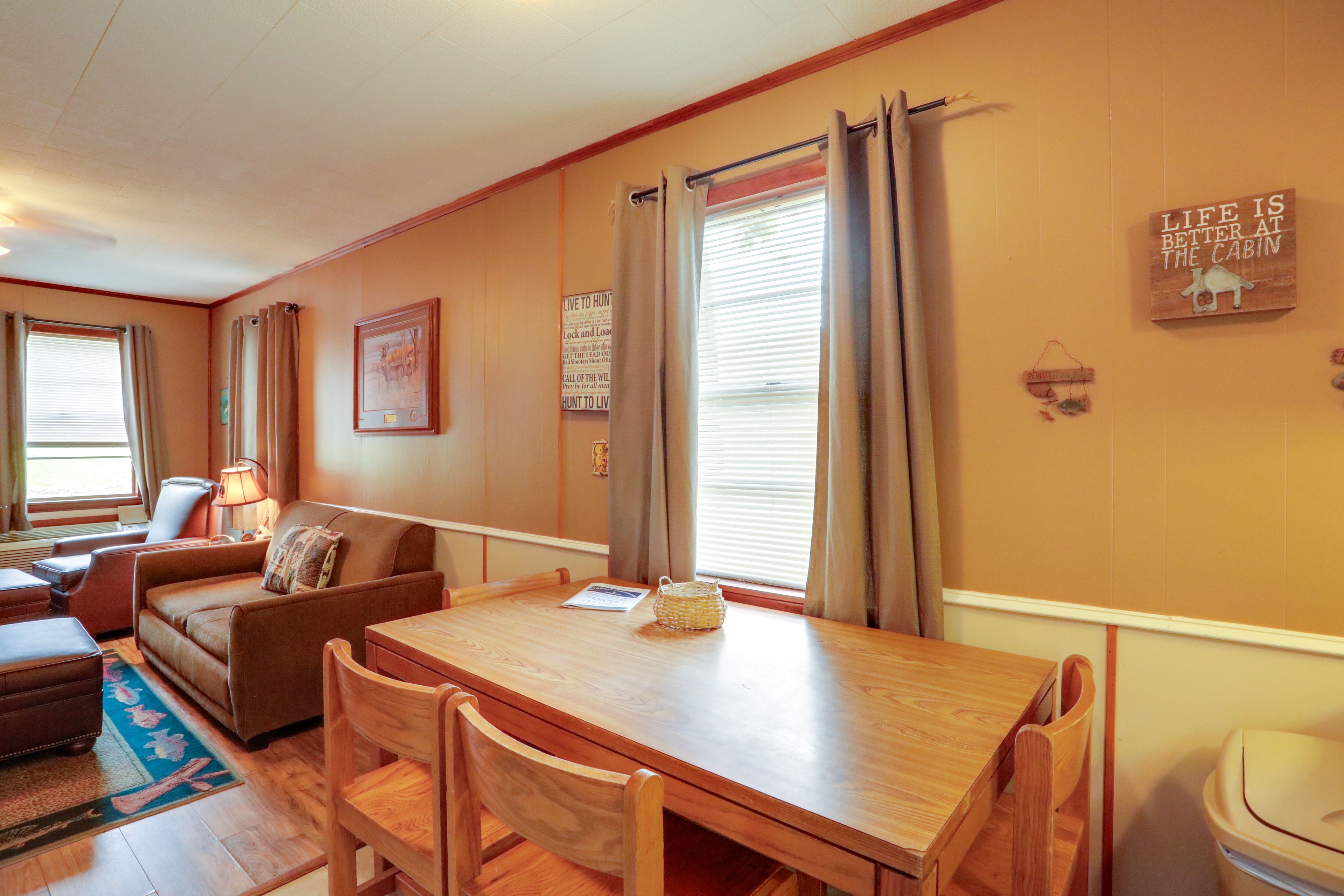 Dining Area | Dishware/Flatware Provided