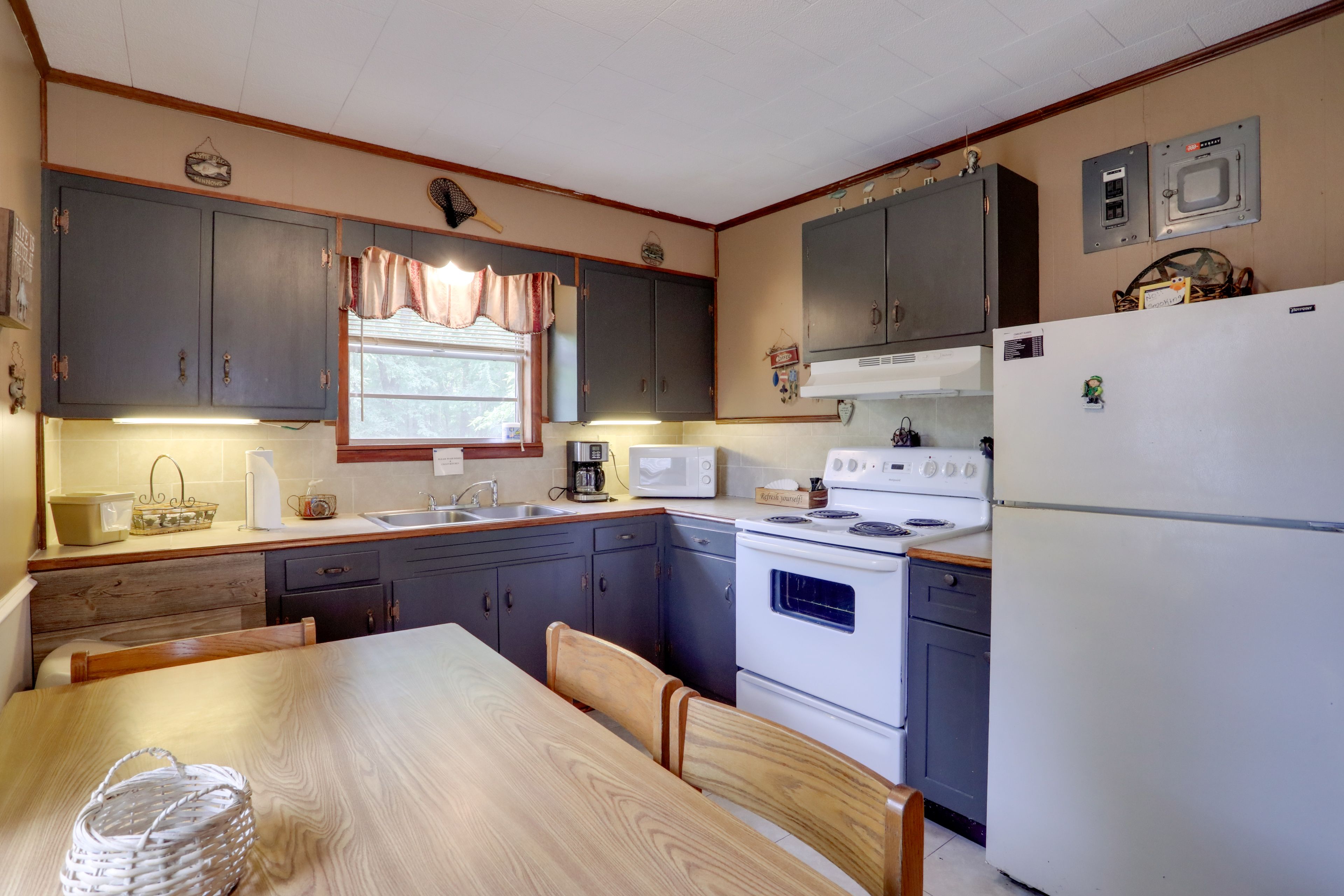 Kitchen | Microwave | Drip Coffee Maker