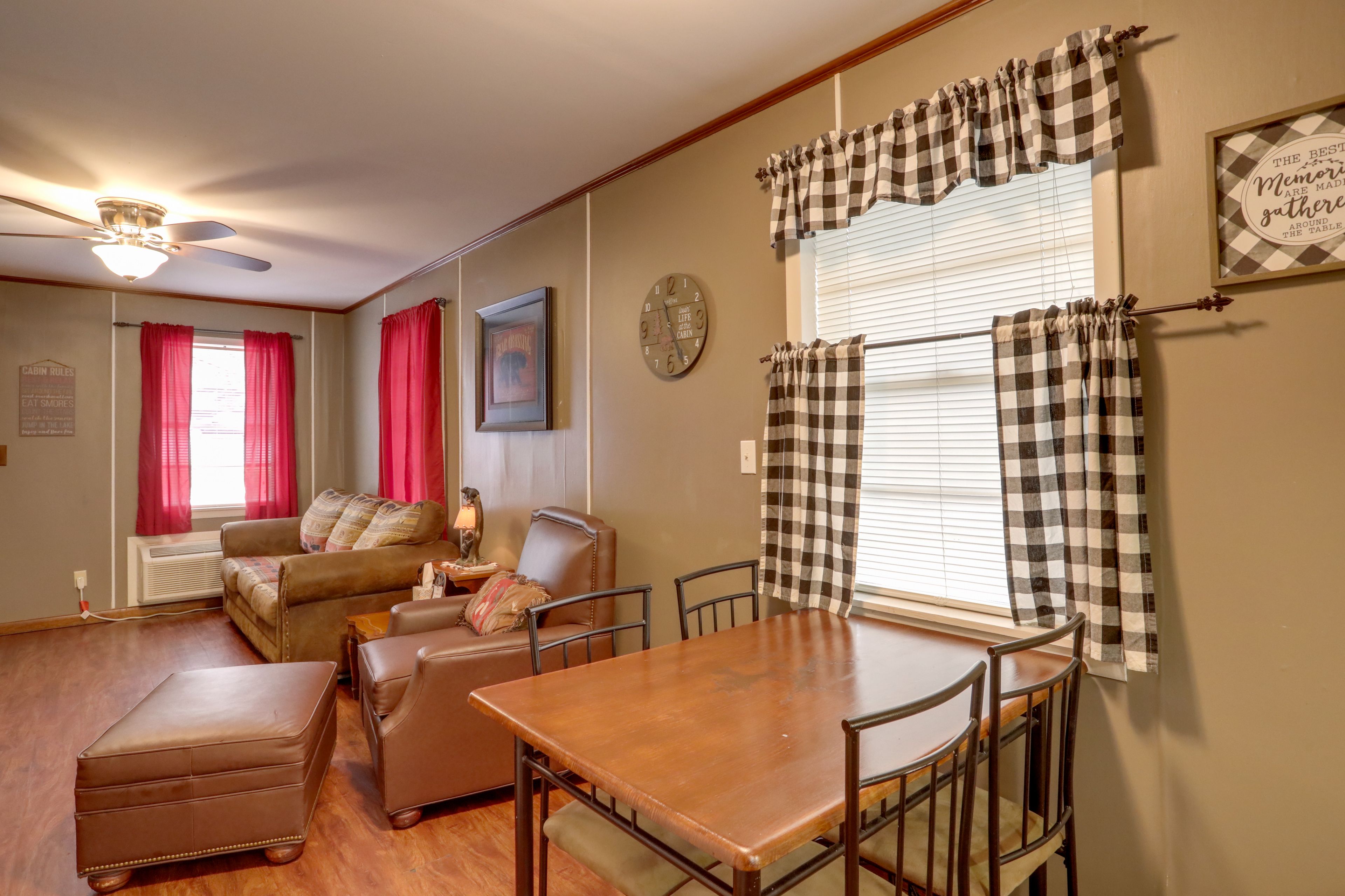 Dining Area | Dishware/Flatware Provided