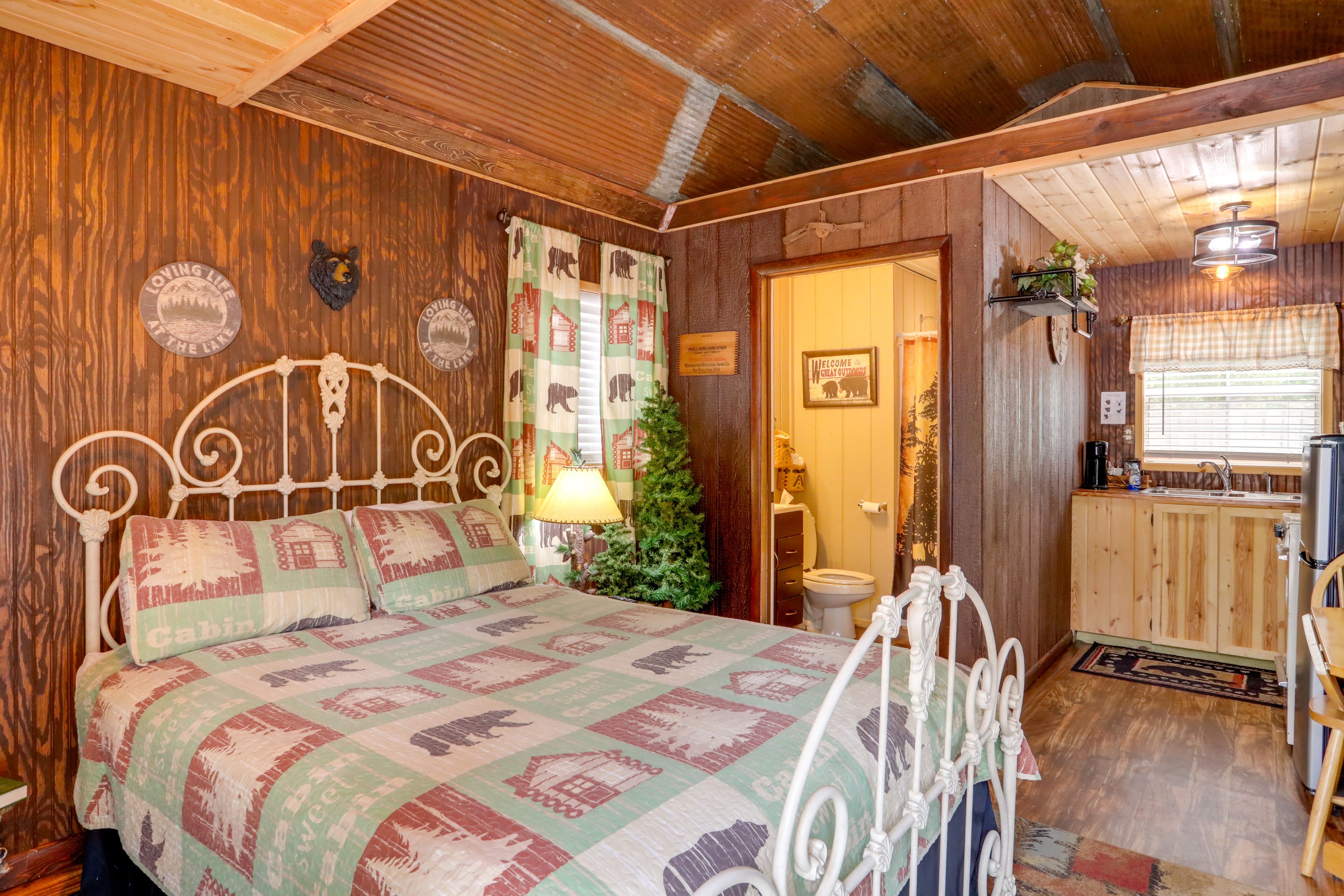 Studio | Living Space | Central A/C & Heating | Free WiFi | Smart TV