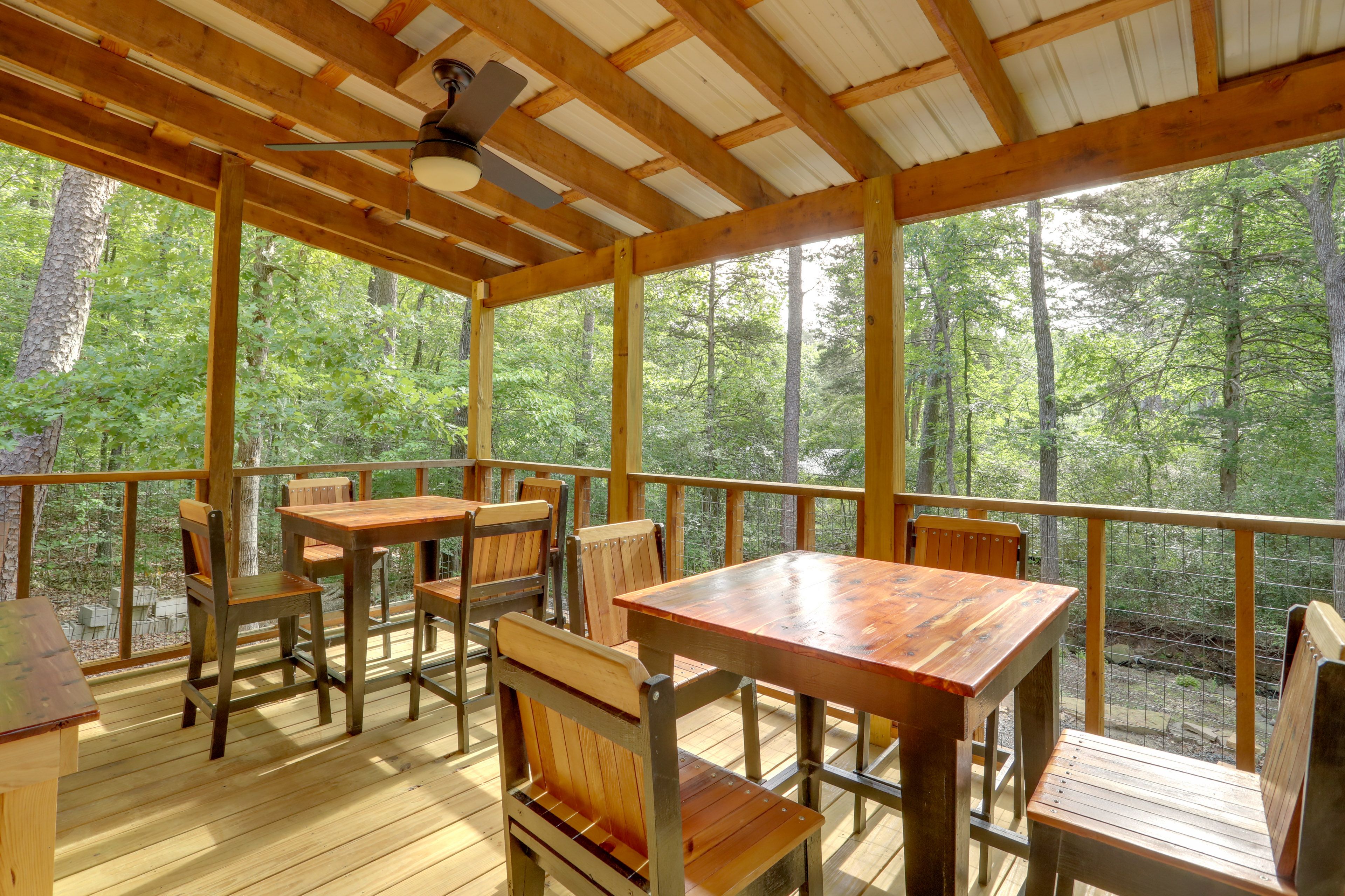 Covered Deck | 2 Dining Sets | Smart TV