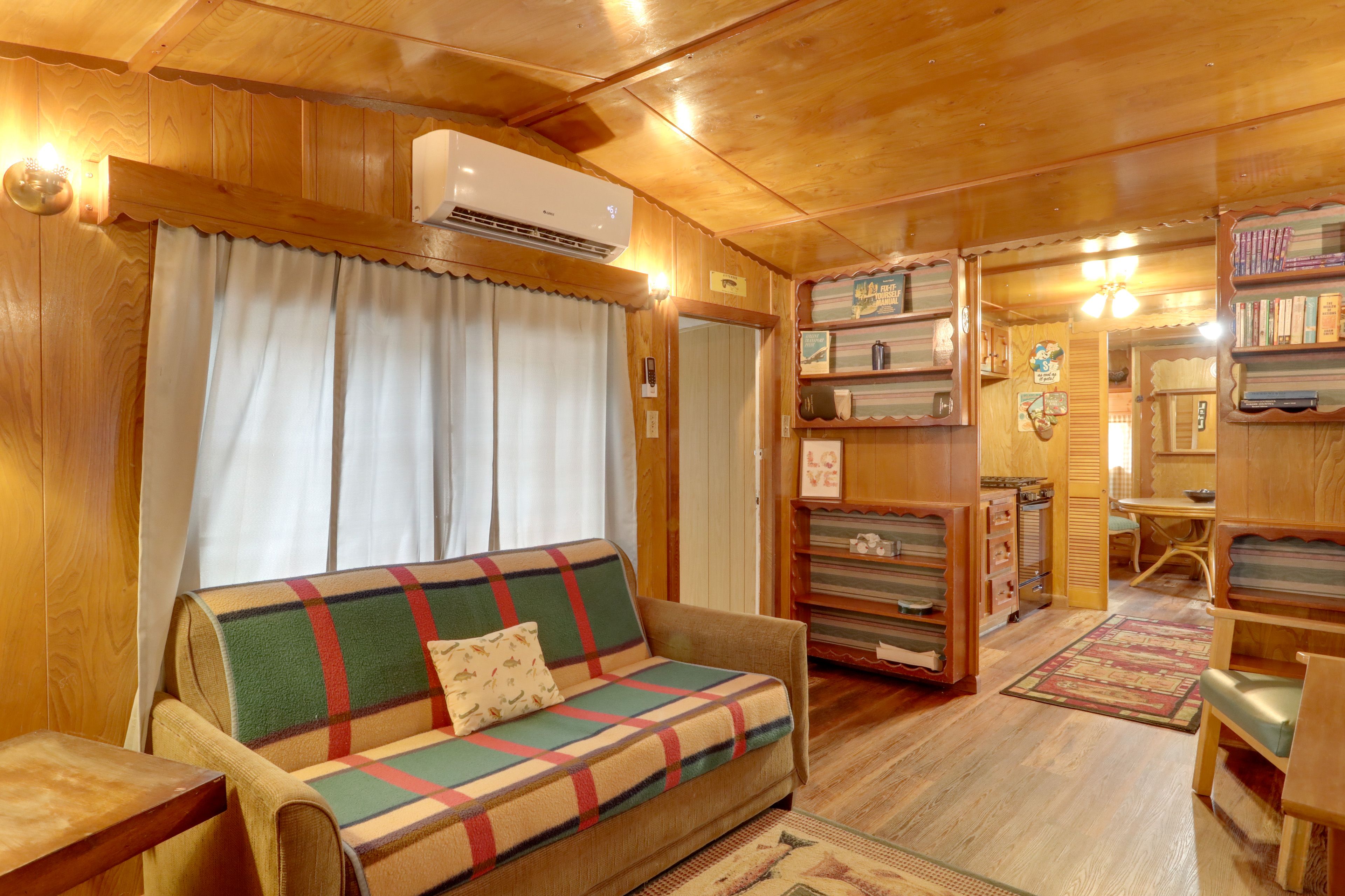 Living Room | Central A/C | Free WiFi
