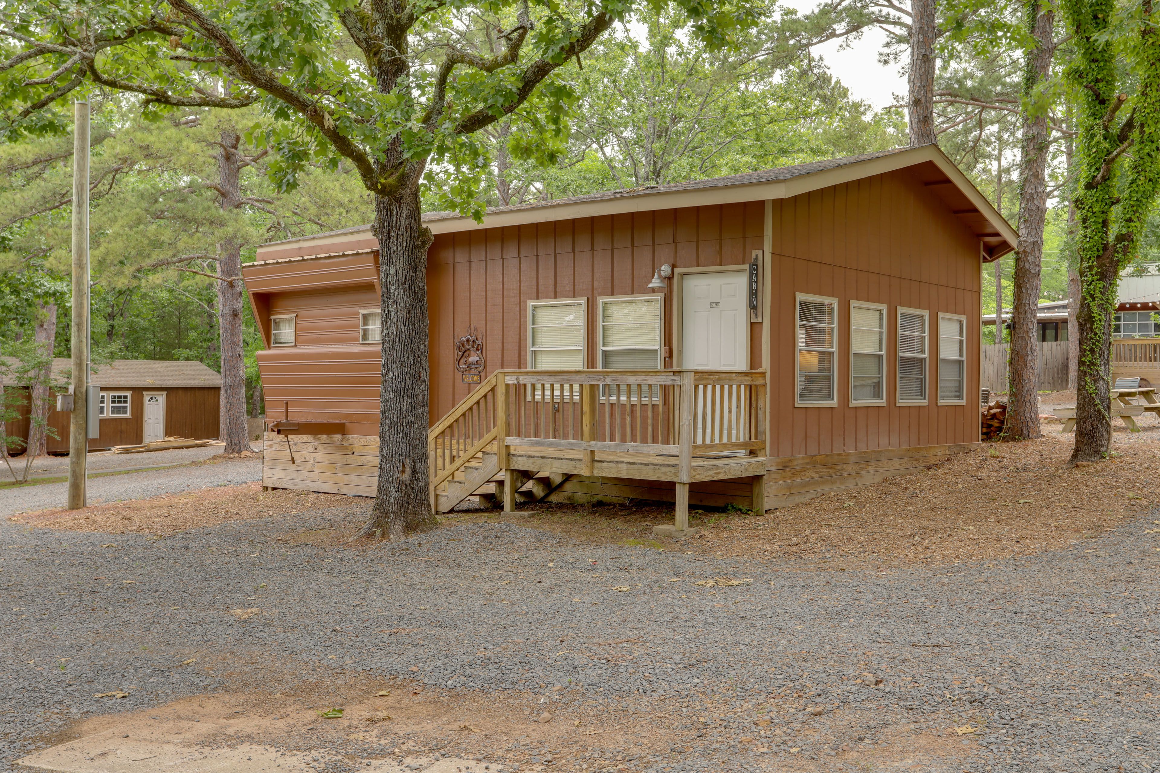 Exterior | Parking | Driveway (5 Vehicles) | Community Boat/Trailer Parking