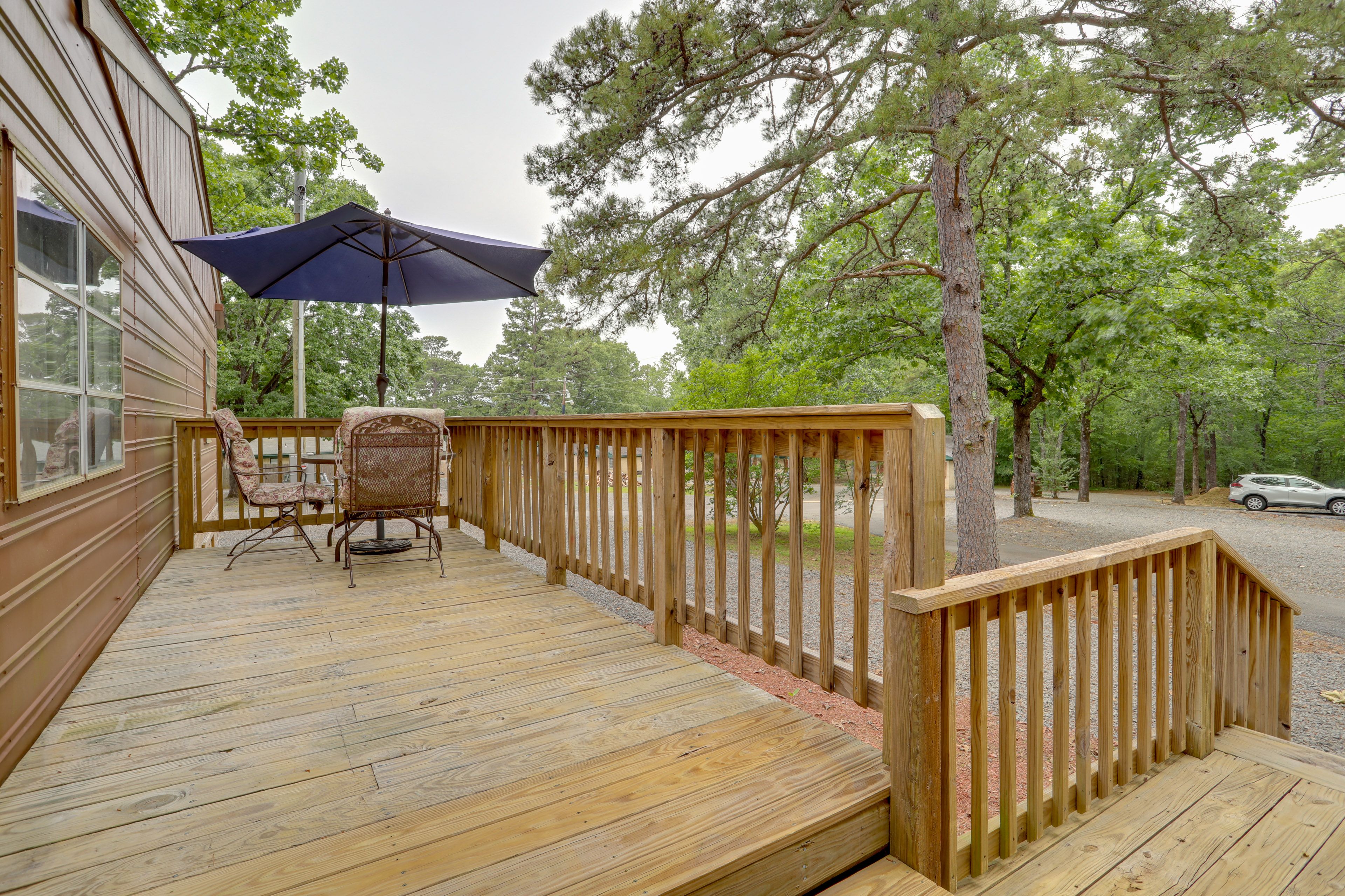 Deck | Outdoor Dining Space