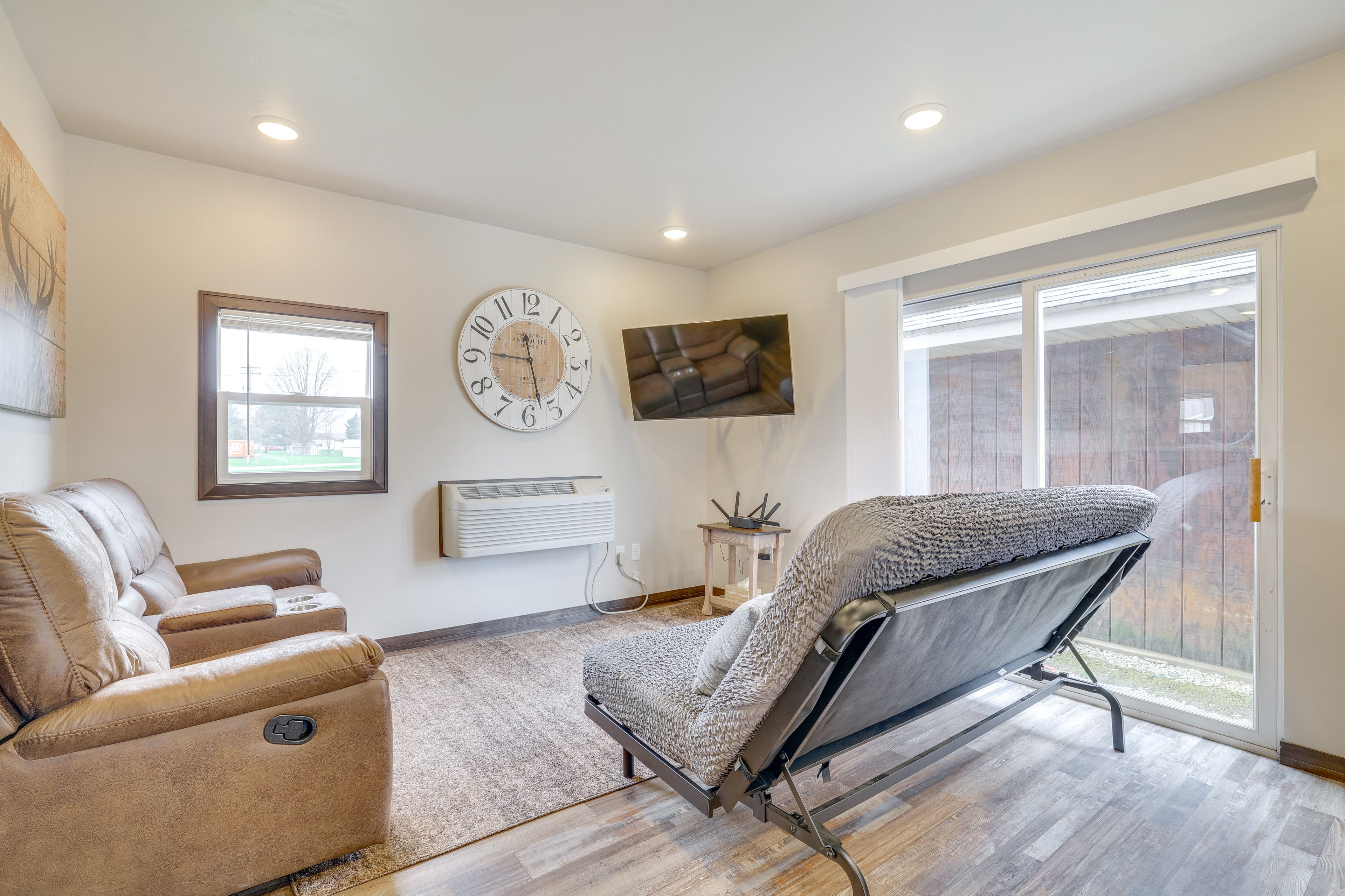 Living Room | Futon | Central A/C & Heat | Free WiFi
