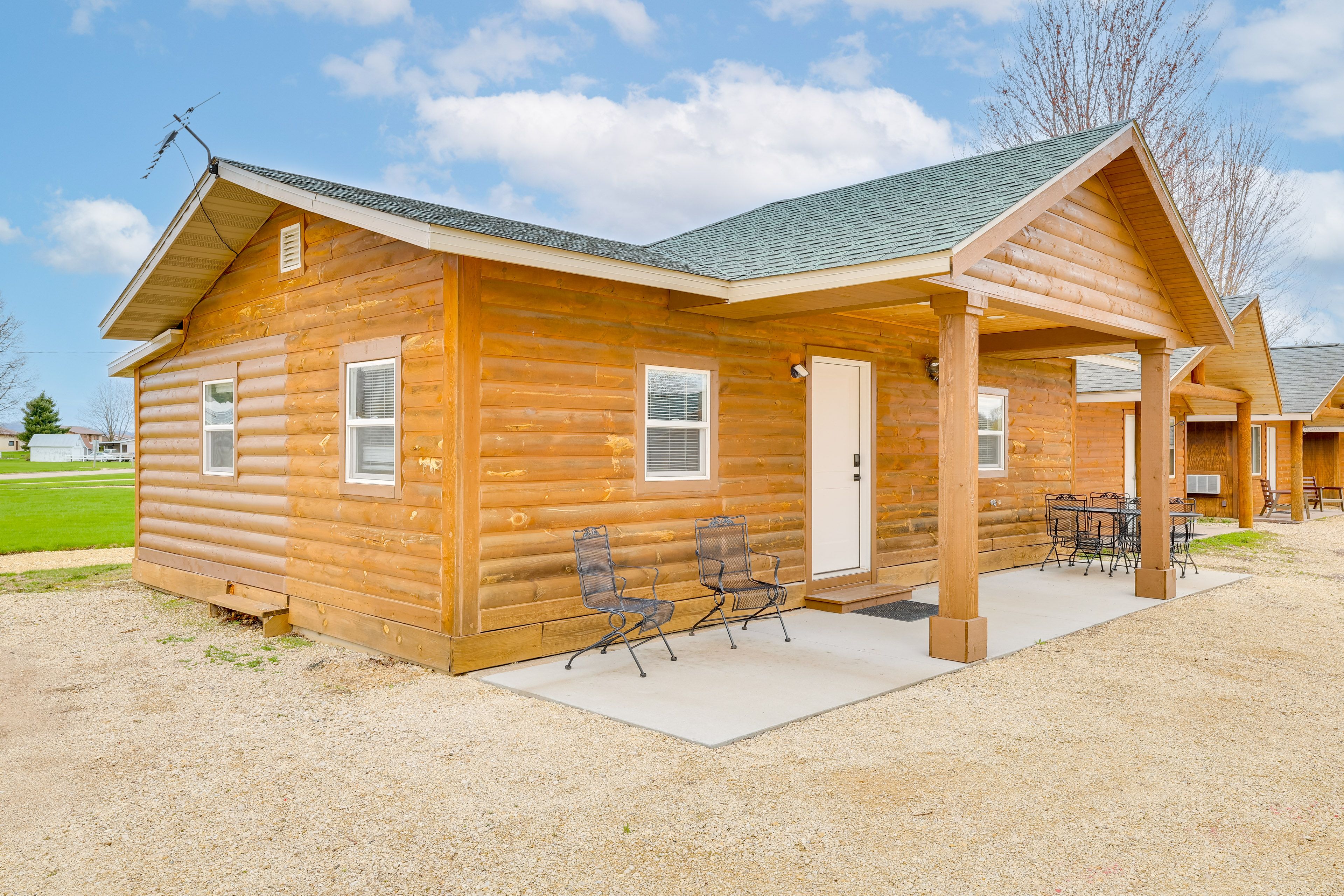 Cabin Exterior | Parking | Driveway (2 Vehicles)