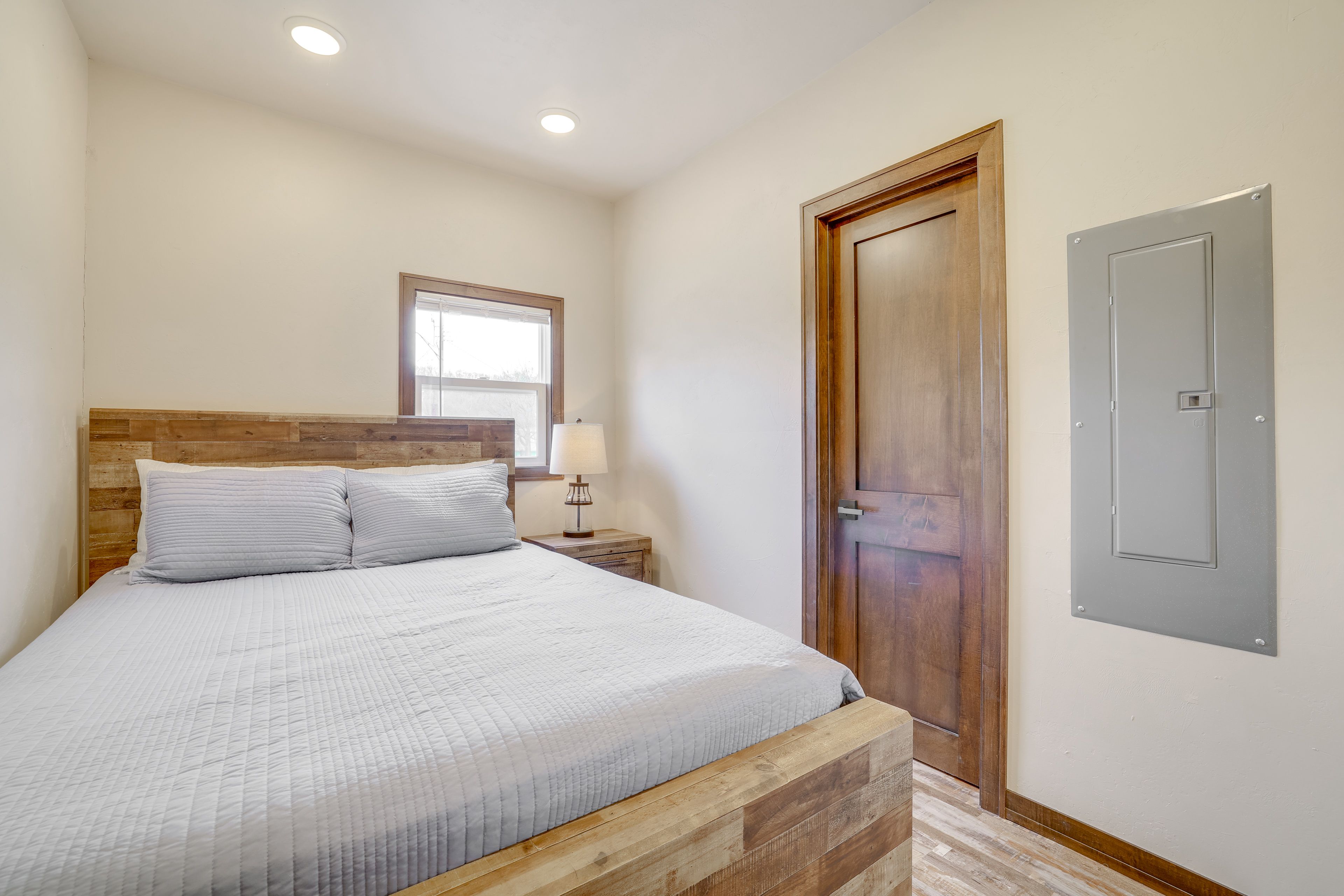 Bedroom 2 | Queen Bed