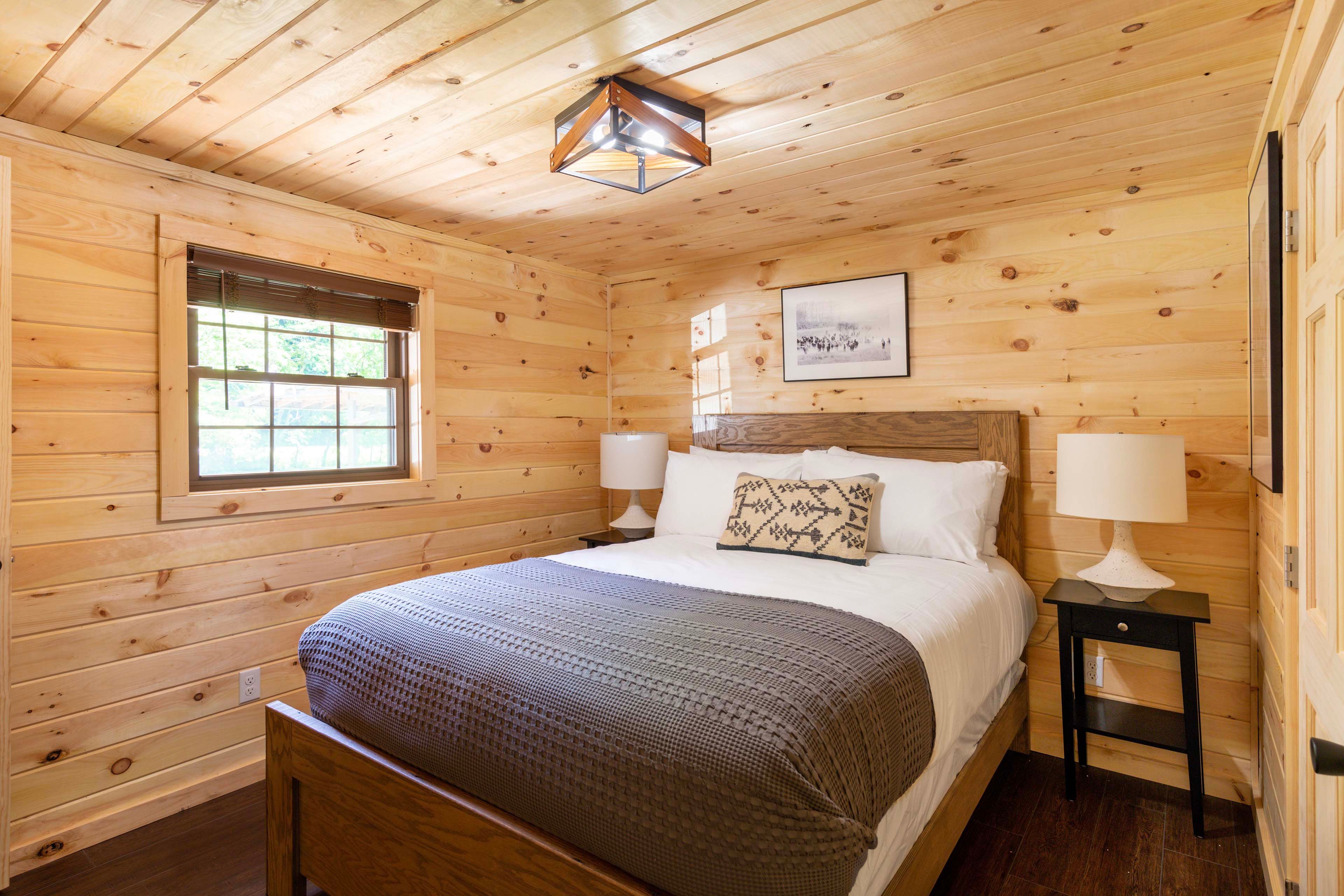 Bedroom 1 | 1st Floor | Queen Bed | Linens Provided