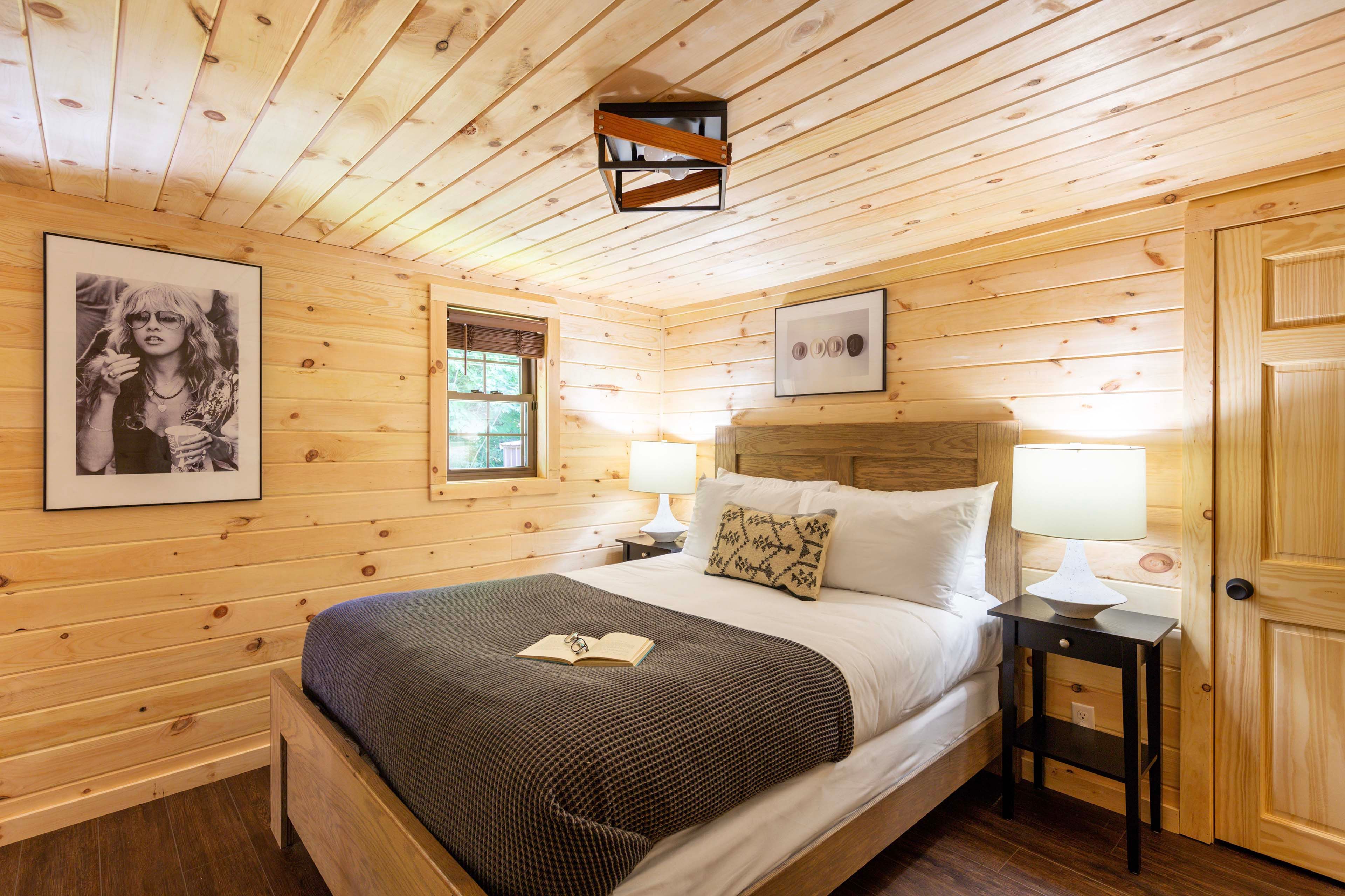 Bedroom 3 | 1st Floor | Queen Bed | Linens Provided