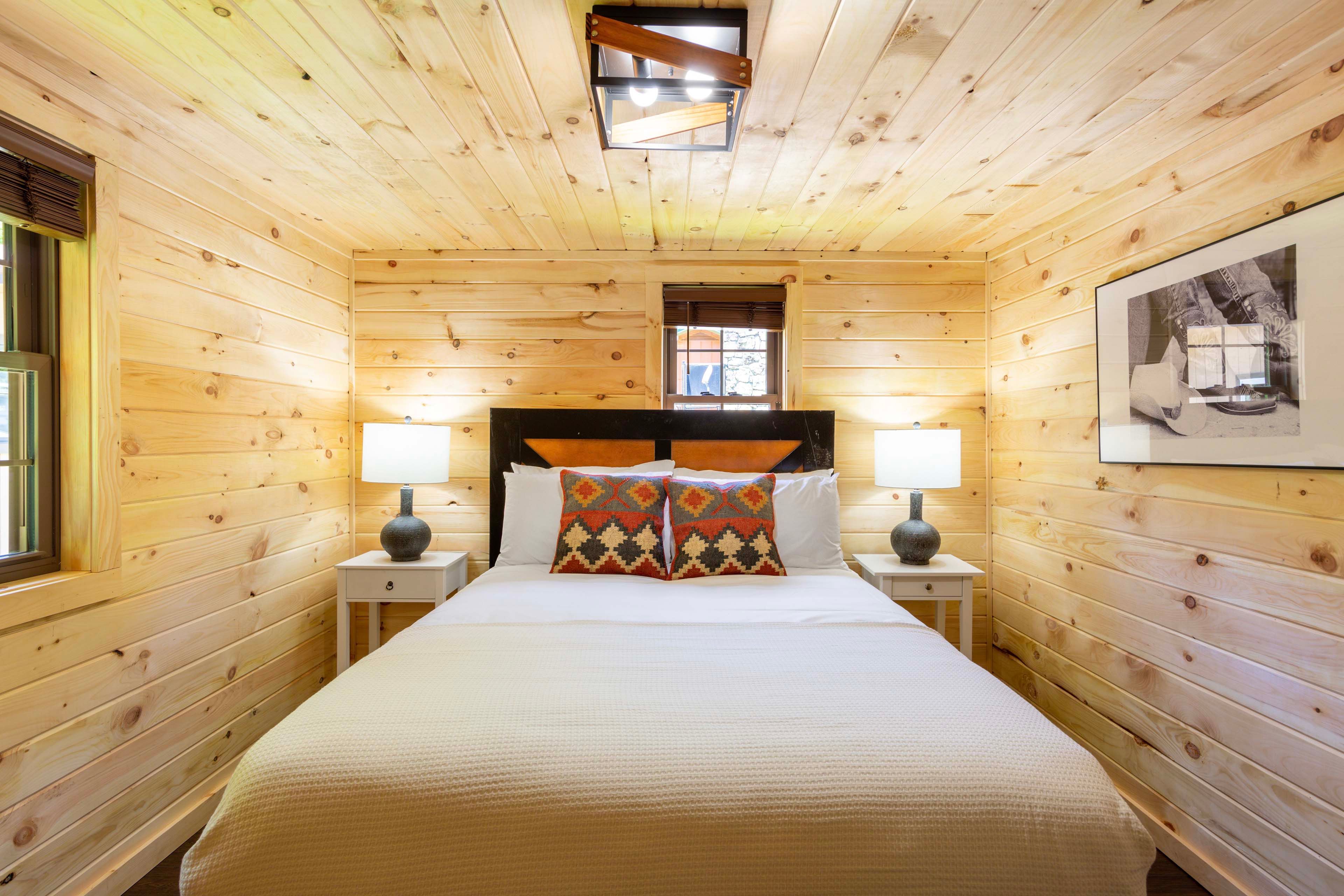 Bedroom 2 | 1st Floor | King Bed | Linens Provided