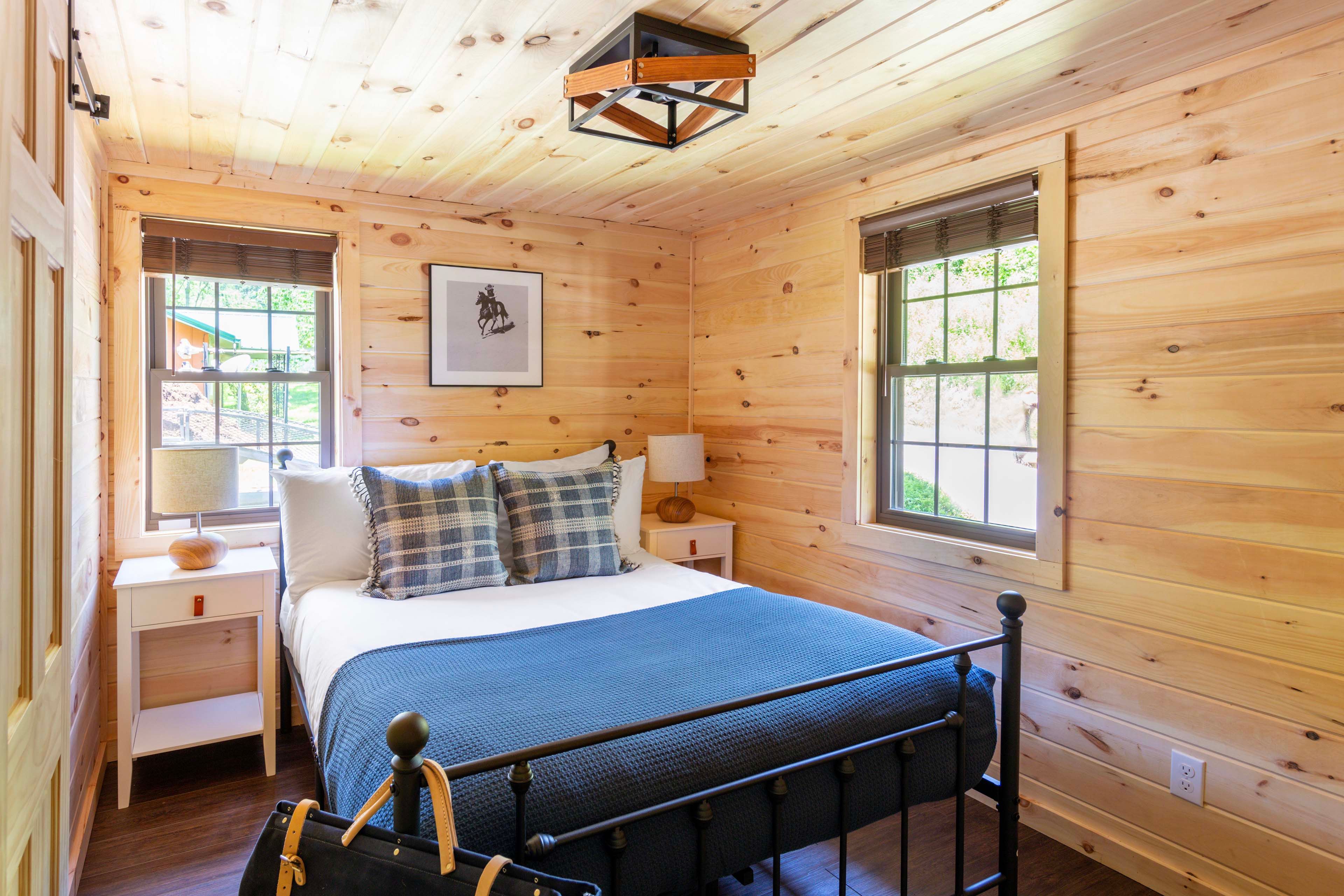Bedroom 4 | 1st Floor | Queen Bed | Linens Provided